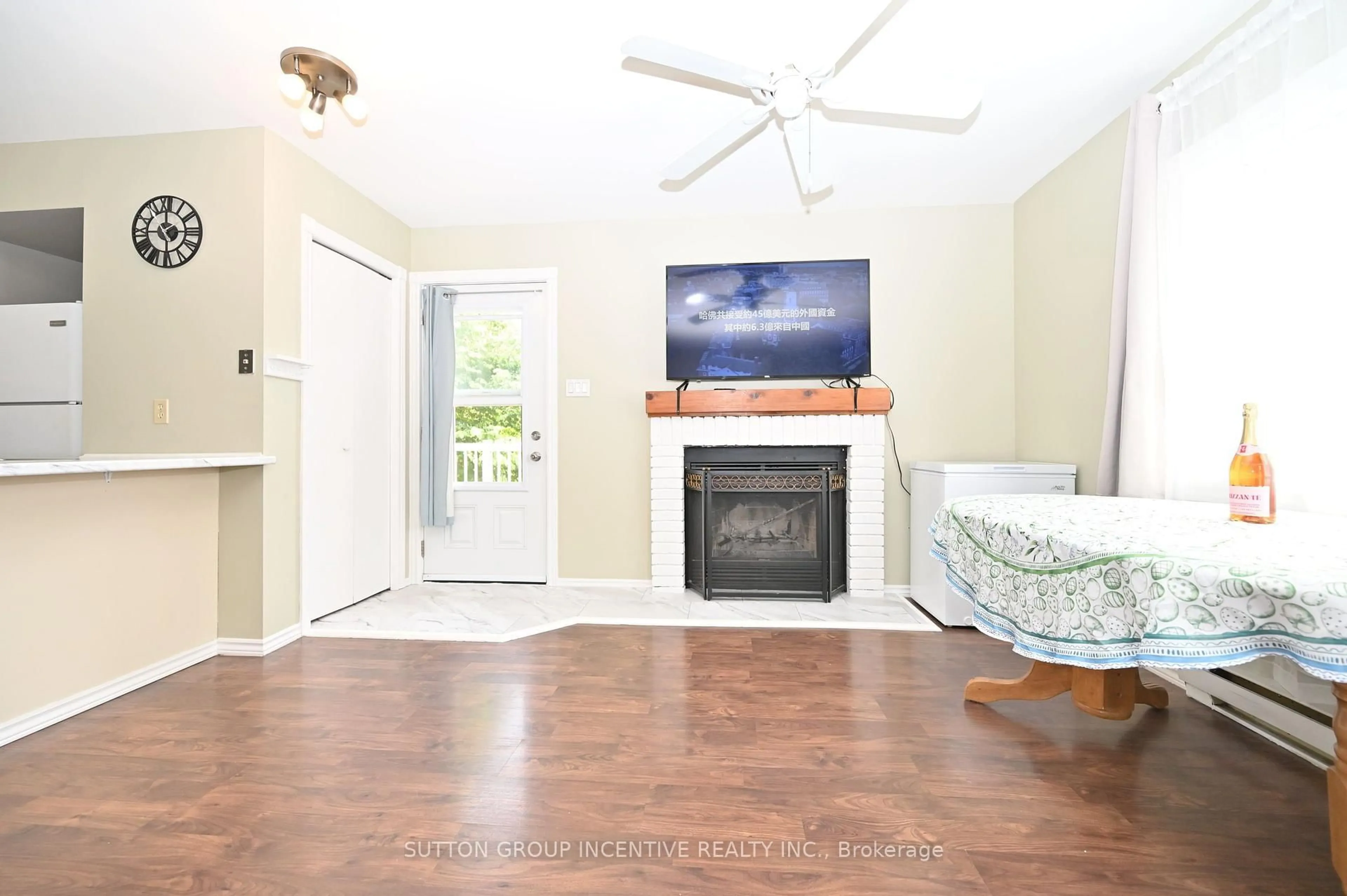Living room with furniture, wood/laminate floor for 19 Dawson Dr #57, Collingwood Ontario L9Y 5B4