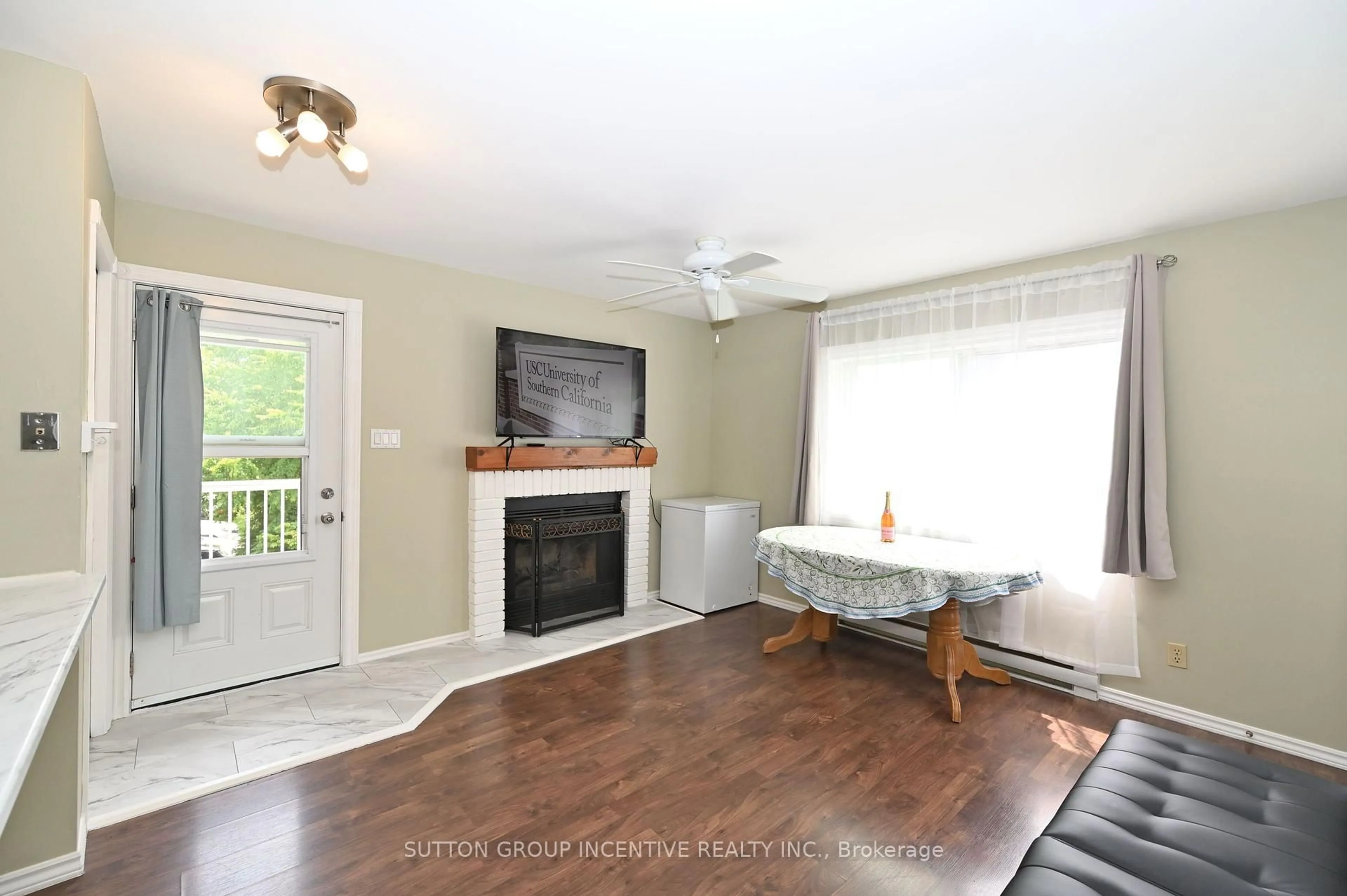 Living room with furniture, wood/laminate floor for 19 Dawson Dr #57, Collingwood Ontario L9Y 5B4