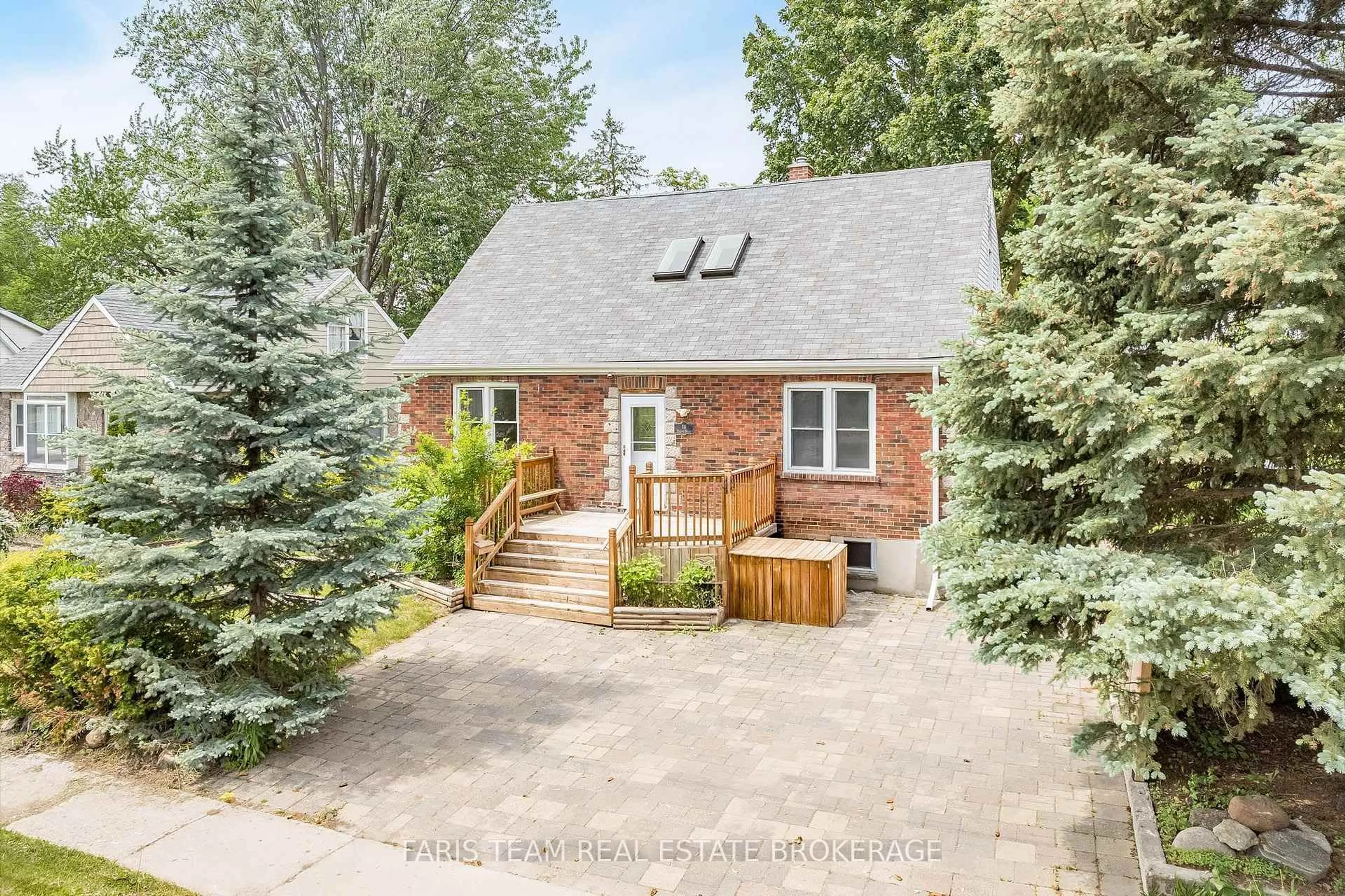 Home with brick exterior material, street for 18 Holgate St, Barrie Ontario L4N 2T5
