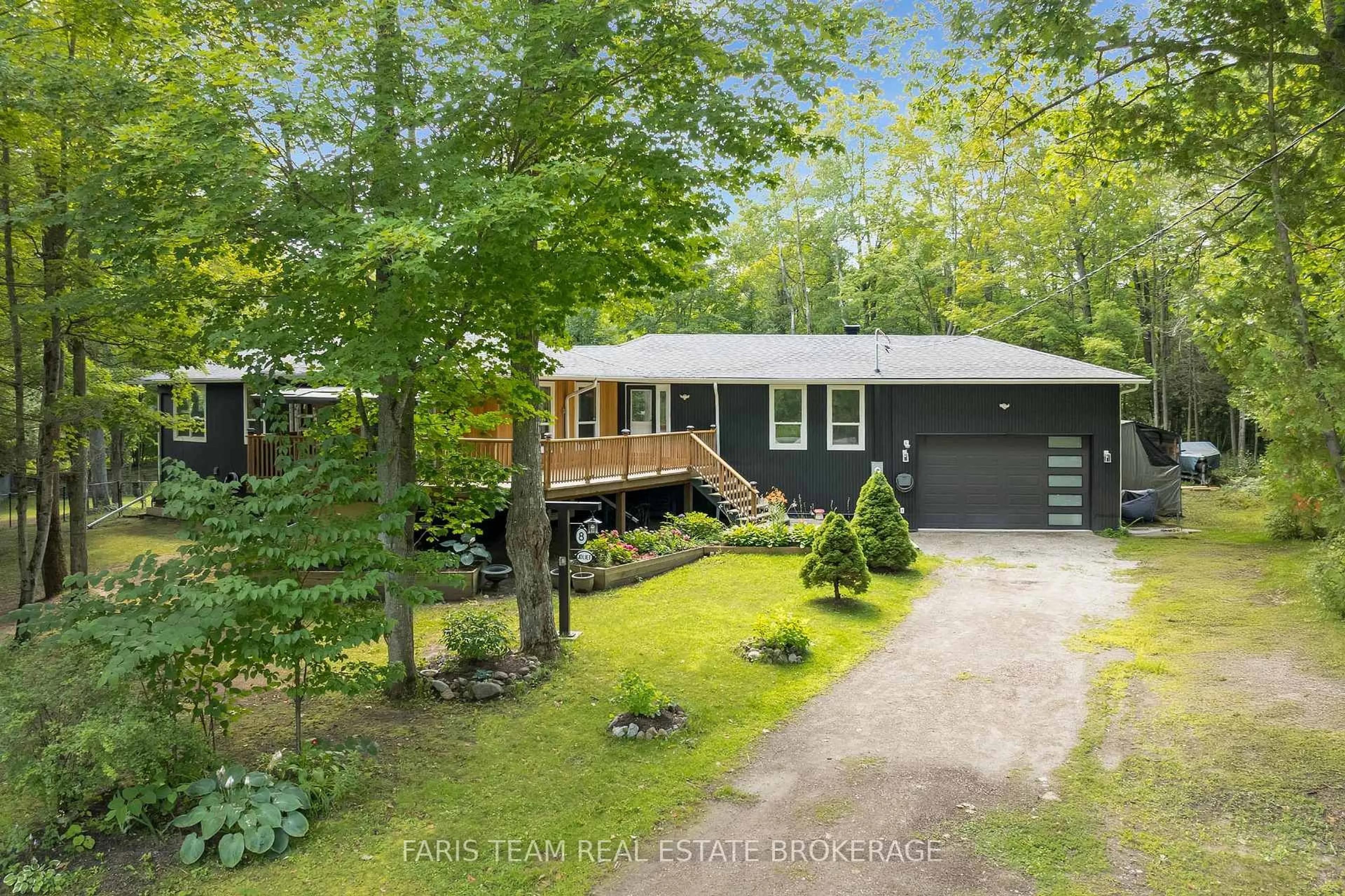 A pic from outside/outdoor area/front of a property/back of a property/a pic from drone, street for 8 Joliet Cres, Tiny Ontario L9M 1R2