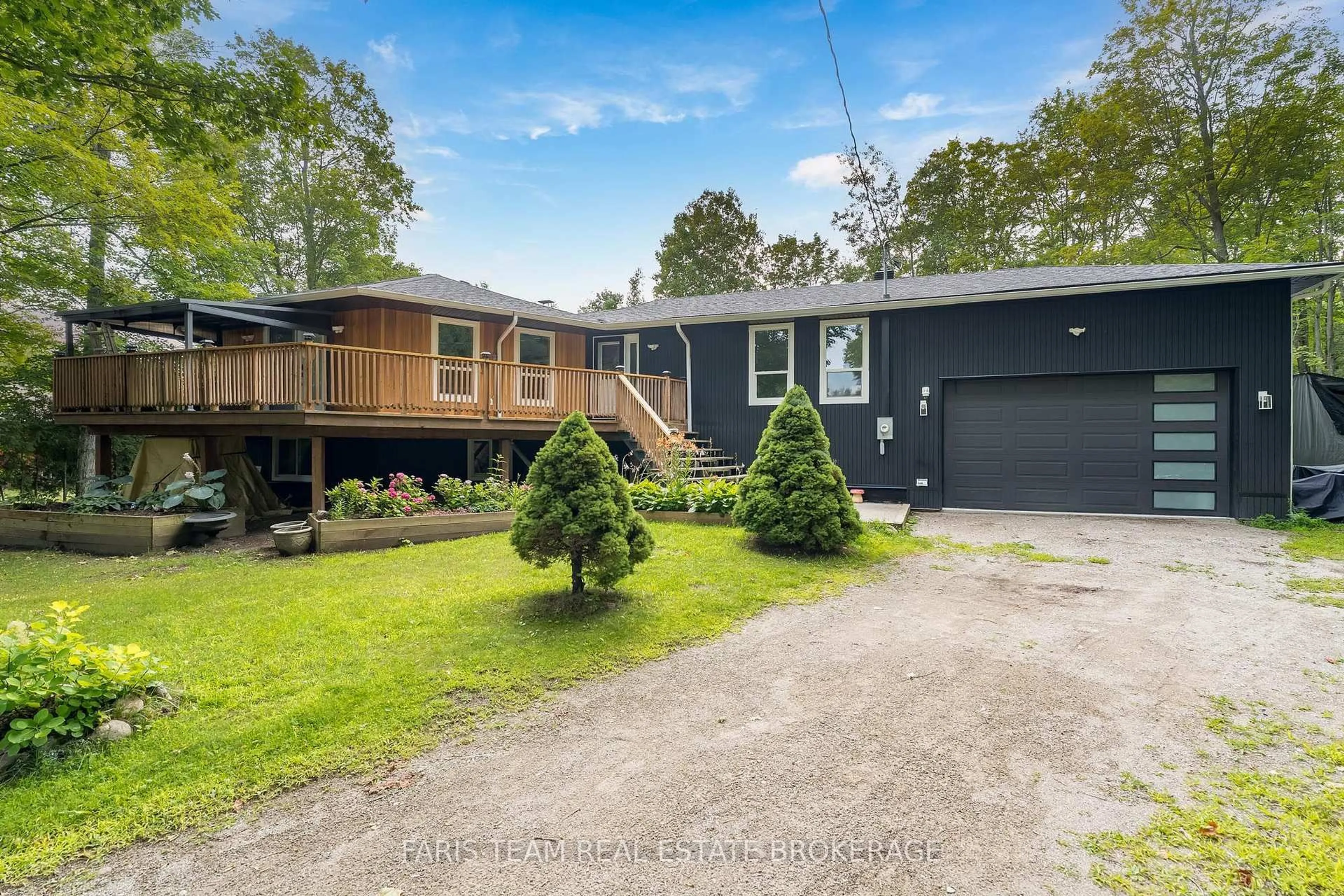 A pic from outside/outdoor area/front of a property/back of a property/a pic from drone, street for 8 Joliet Cres, Tiny Ontario L9M 1R2