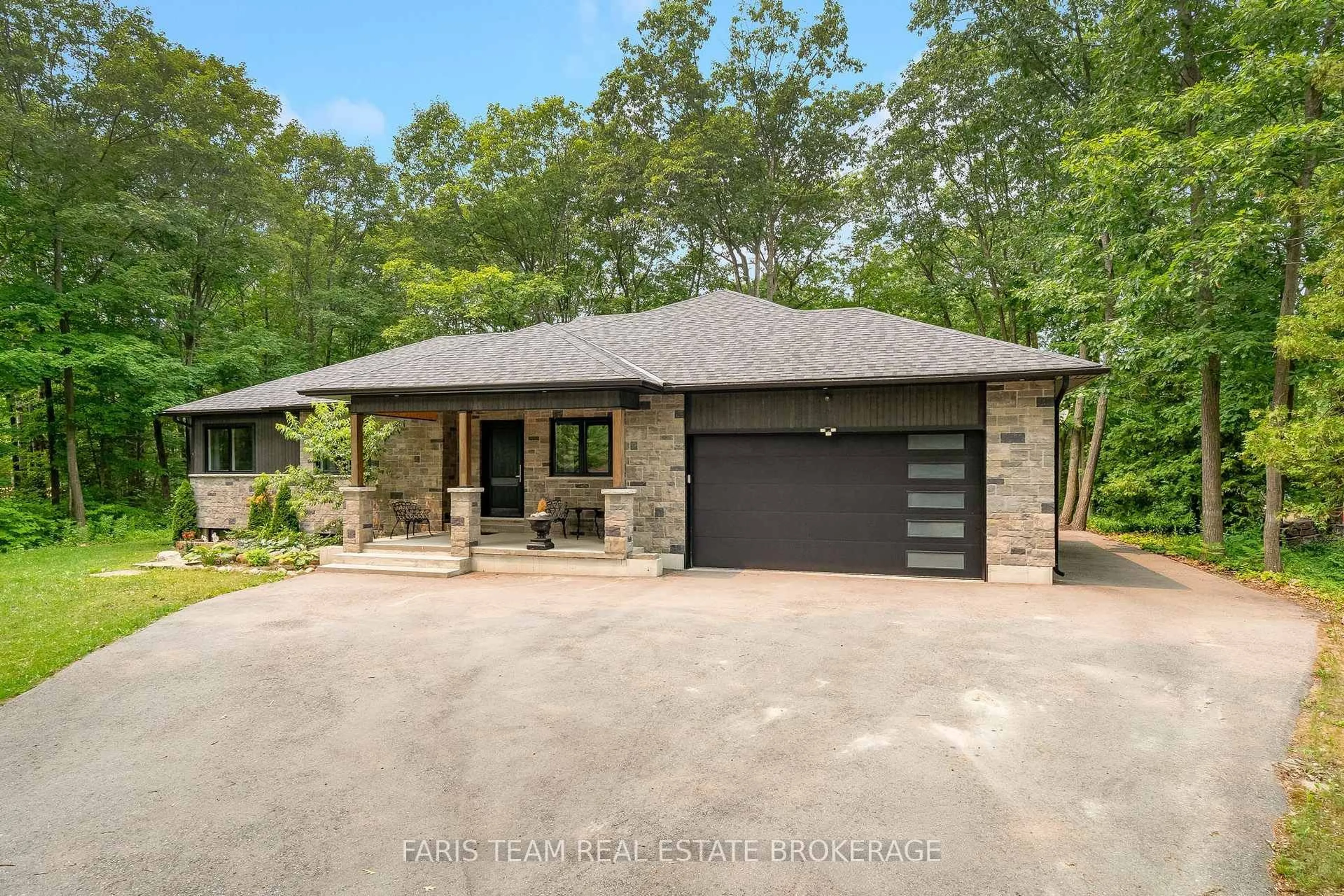 Home with brick exterior material, unknown for 34 Oakwood Ave, Tiny Ontario L9M 0J2