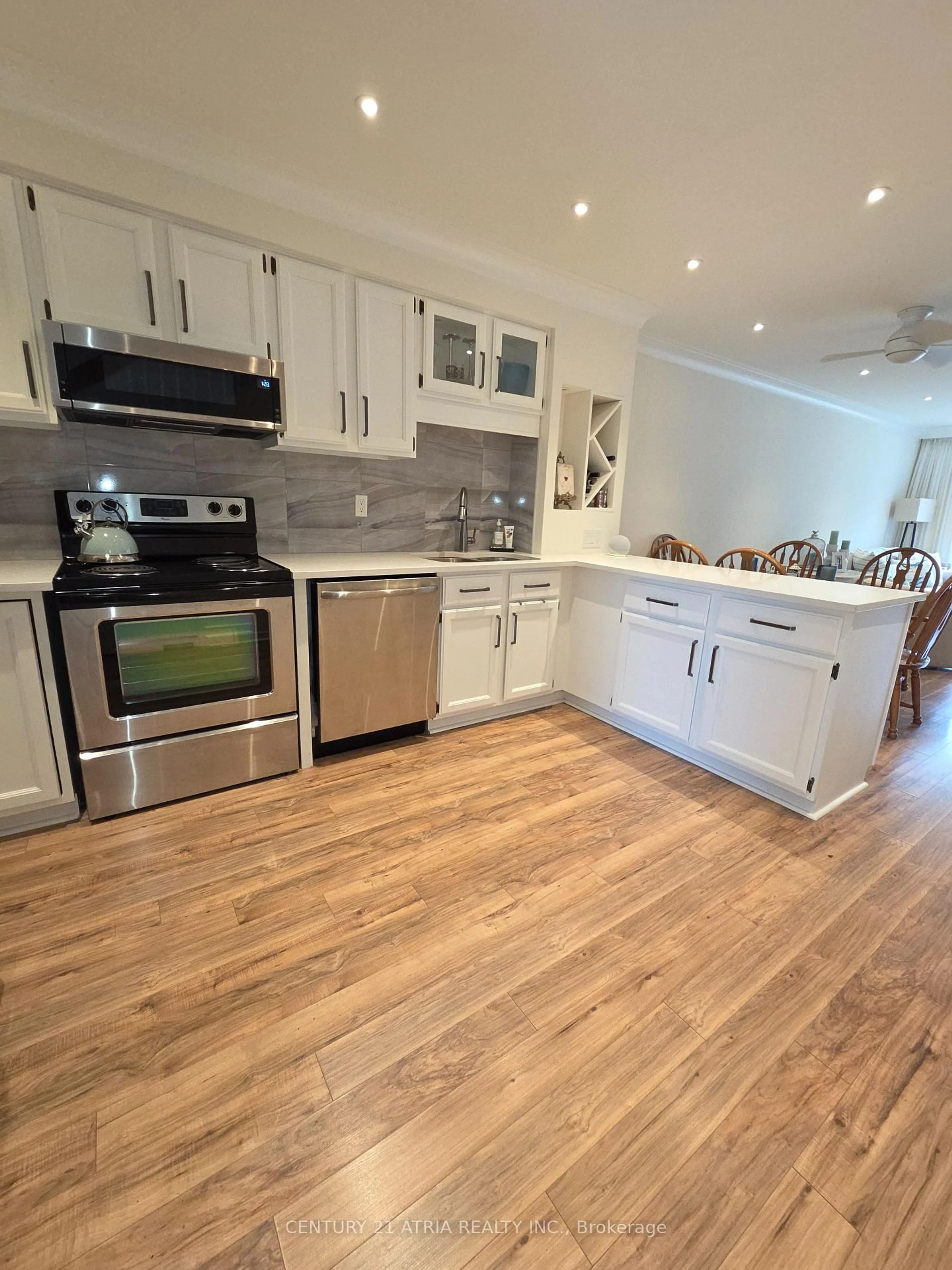Open concept kitchen, wood/laminate floor for 4 Paradise Blvd #24, Ramara Ontario L0K 1B0