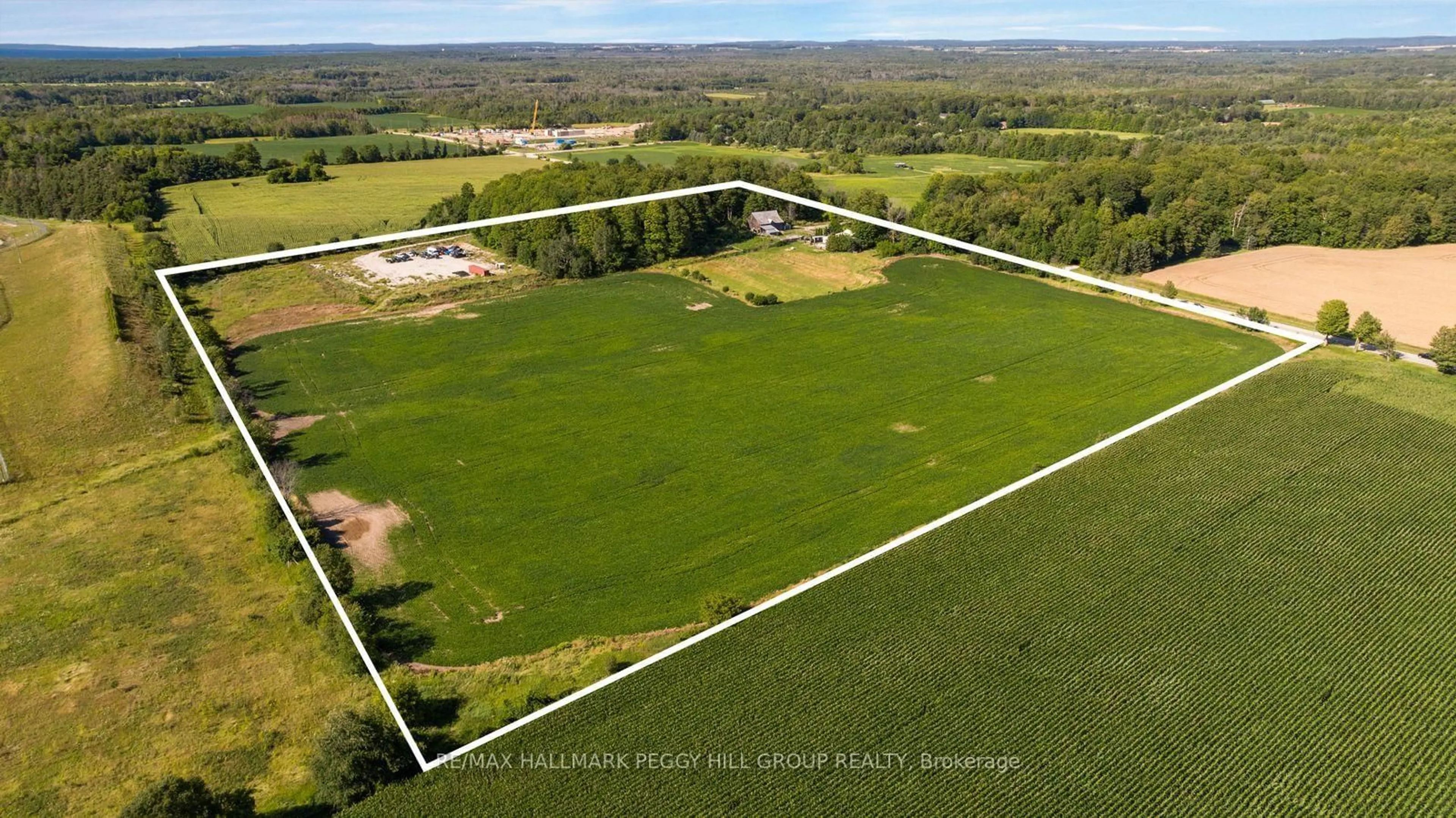 A pic from outside/outdoor area/front of a property/back of a property/a pic from drone, building for 1424 Klondike Park Rd, Clearview Ontario L0M 1S0