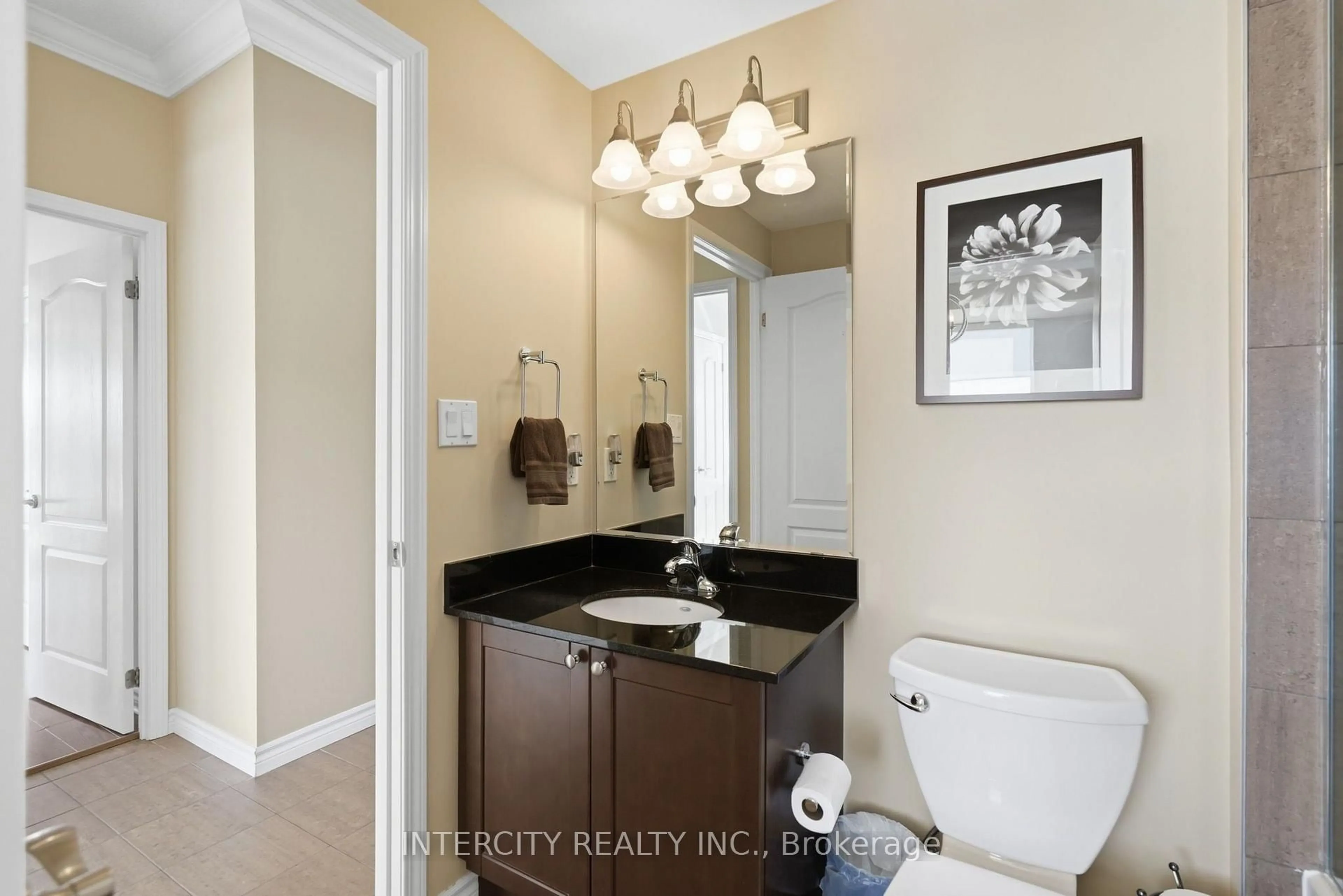 Standard bathroom, ceramic/tile floor for 699 Aberdeen Blvd #901, Midland Ontario L4R 5P2