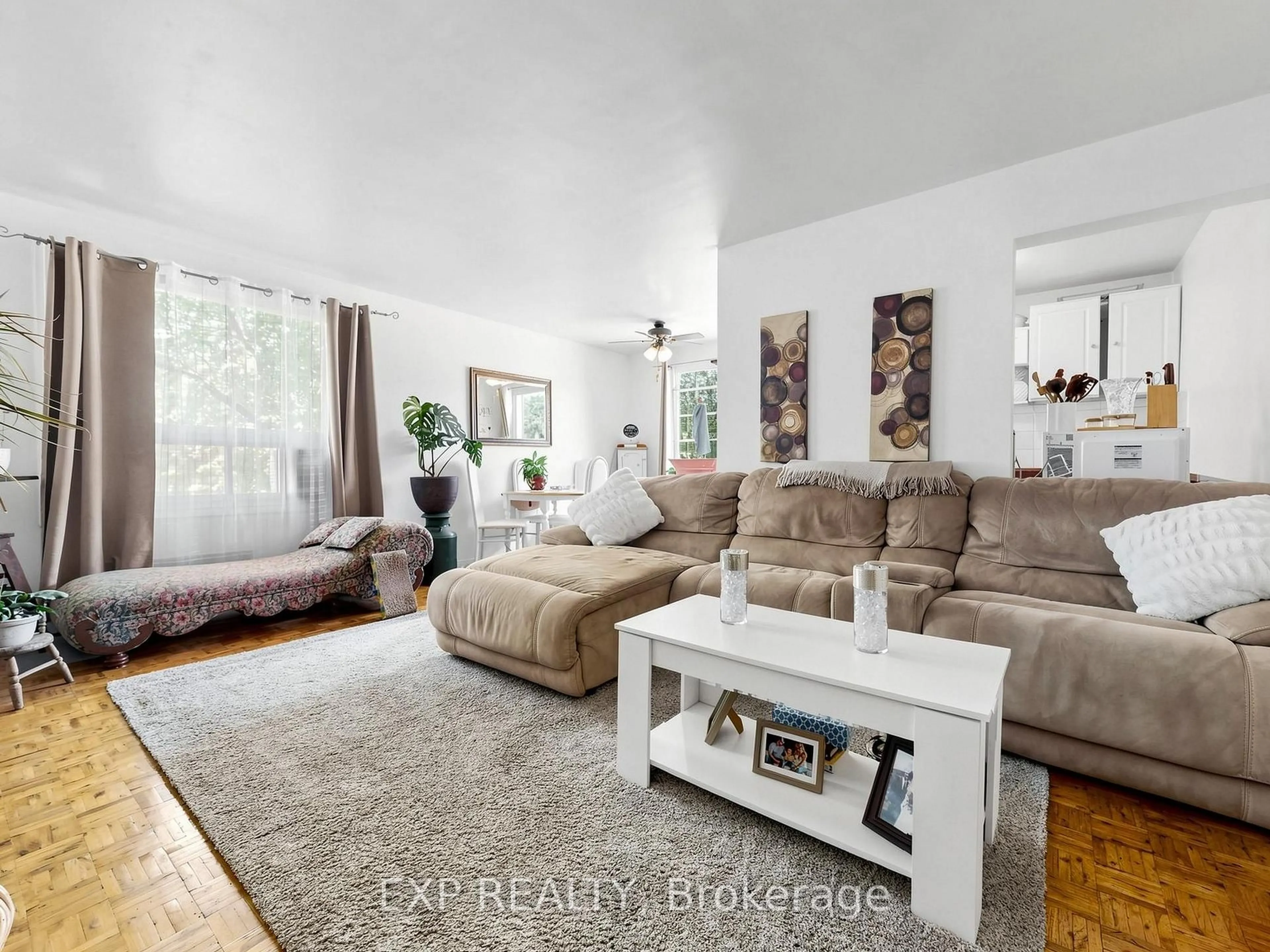 Living room with furniture, unknown for 89 Donald St, Barrie Ontario L4N 1E6