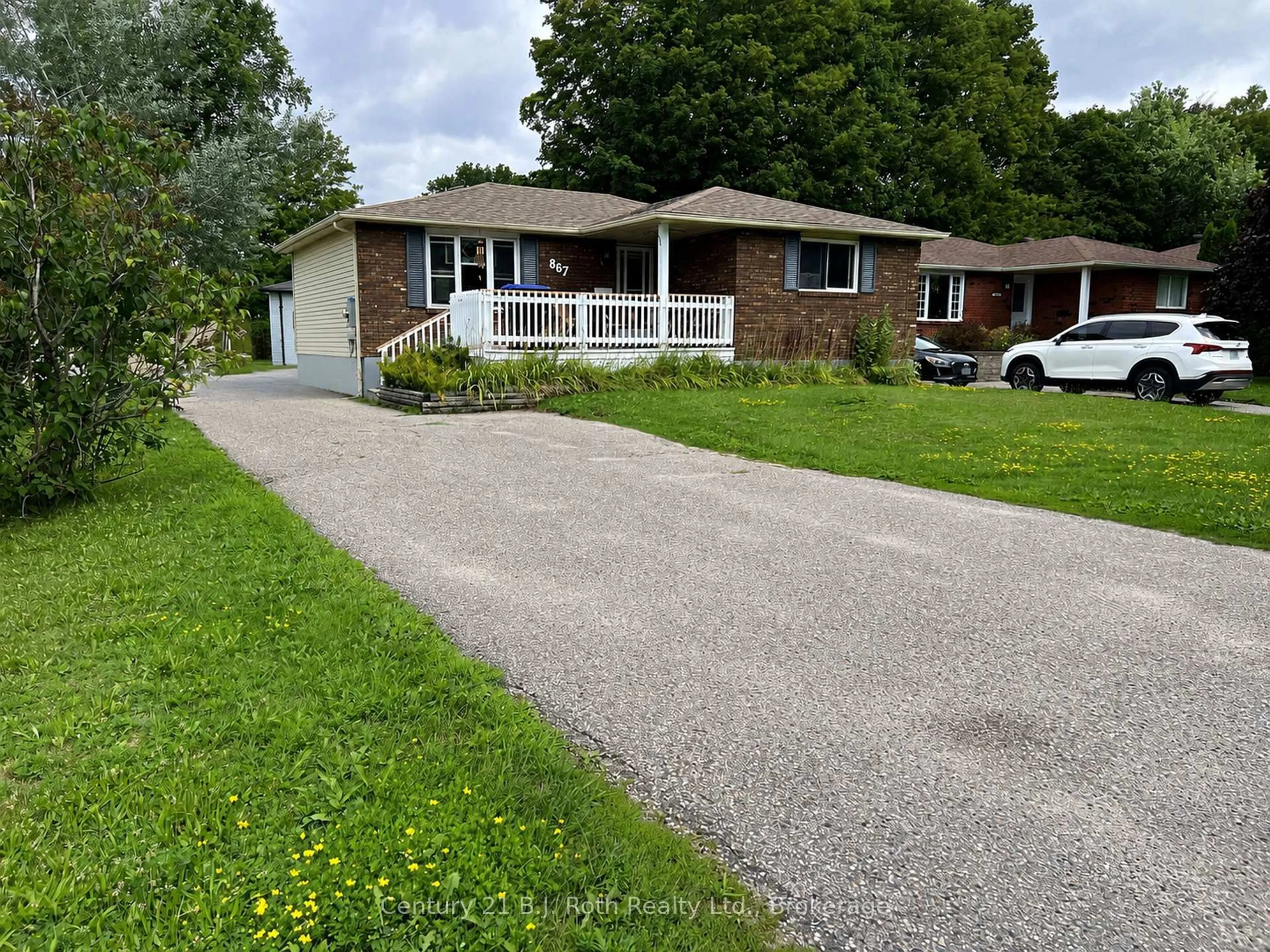 A pic from outside/outdoor area/front of a property/back of a property/a pic from drone, street for 867 Birchwood Dr, Midland Ontario L4R 4Y3