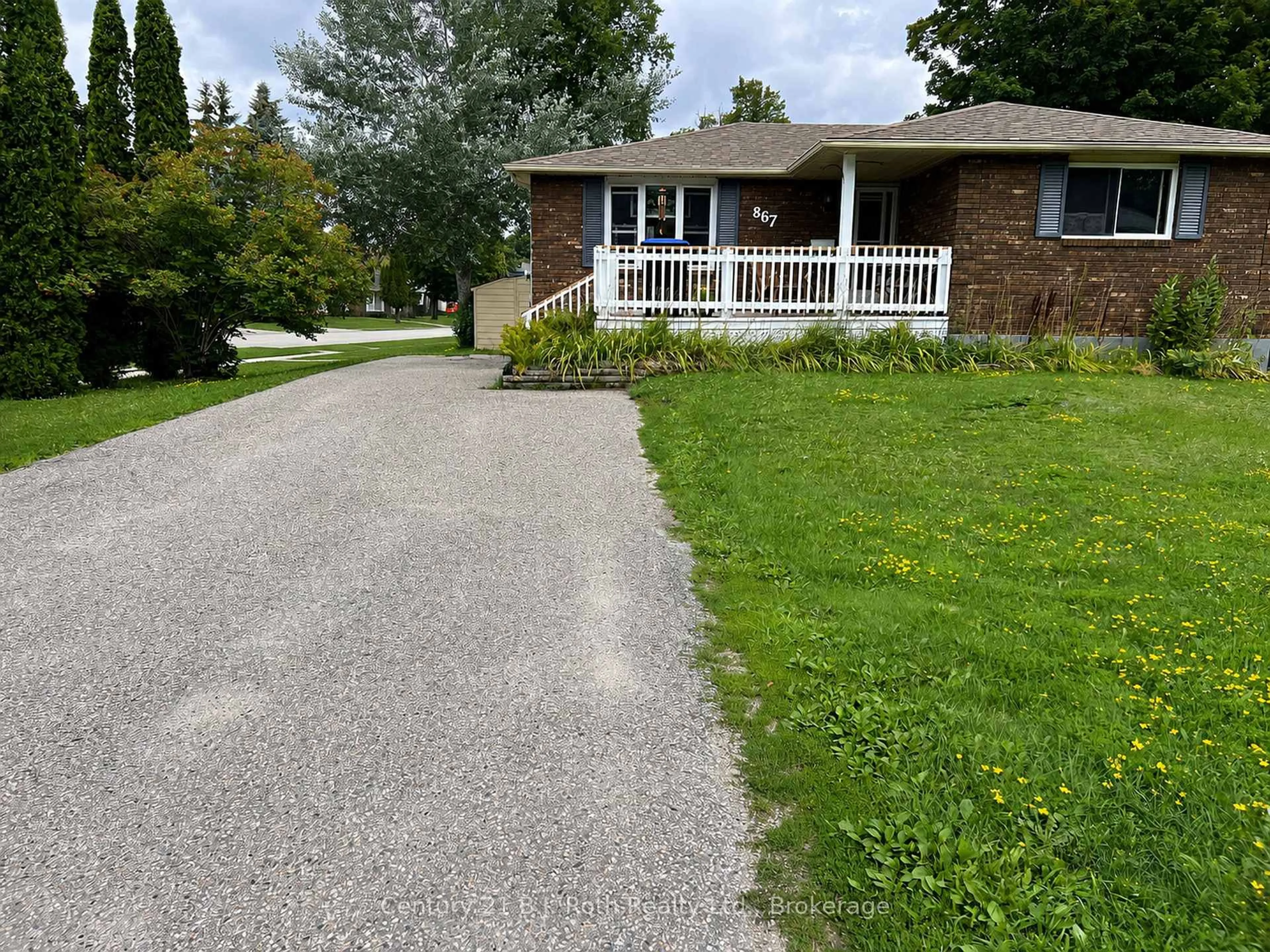 A pic from outside/outdoor area/front of a property/back of a property/a pic from drone, street for 867 Birchwood Dr, Midland Ontario L4R 4Y3