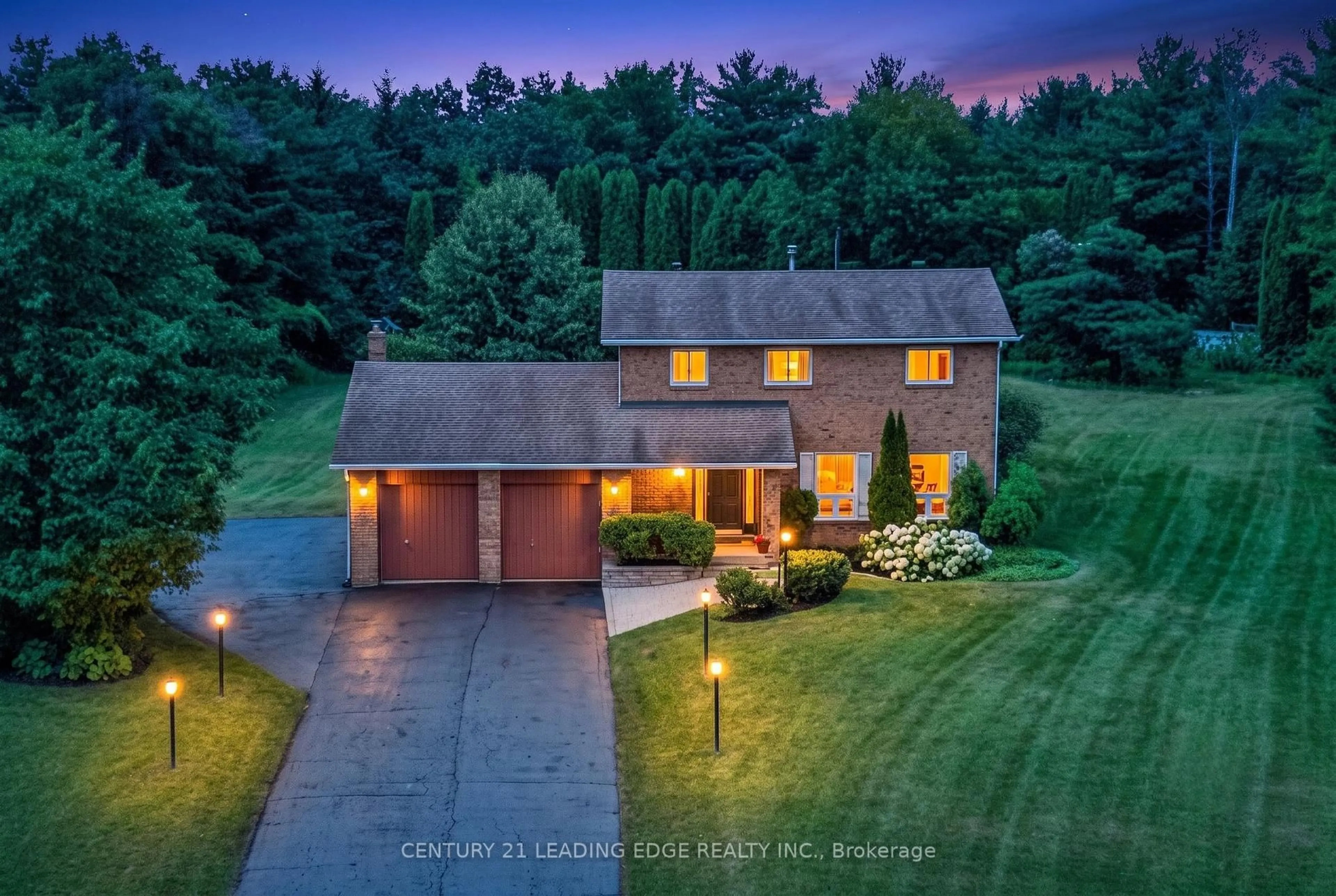 A pic from outside/outdoor area/front of a property/back of a property/a pic from drone, street for 6 Cairns Blvd, Springwater Ontario L9X 0N8
