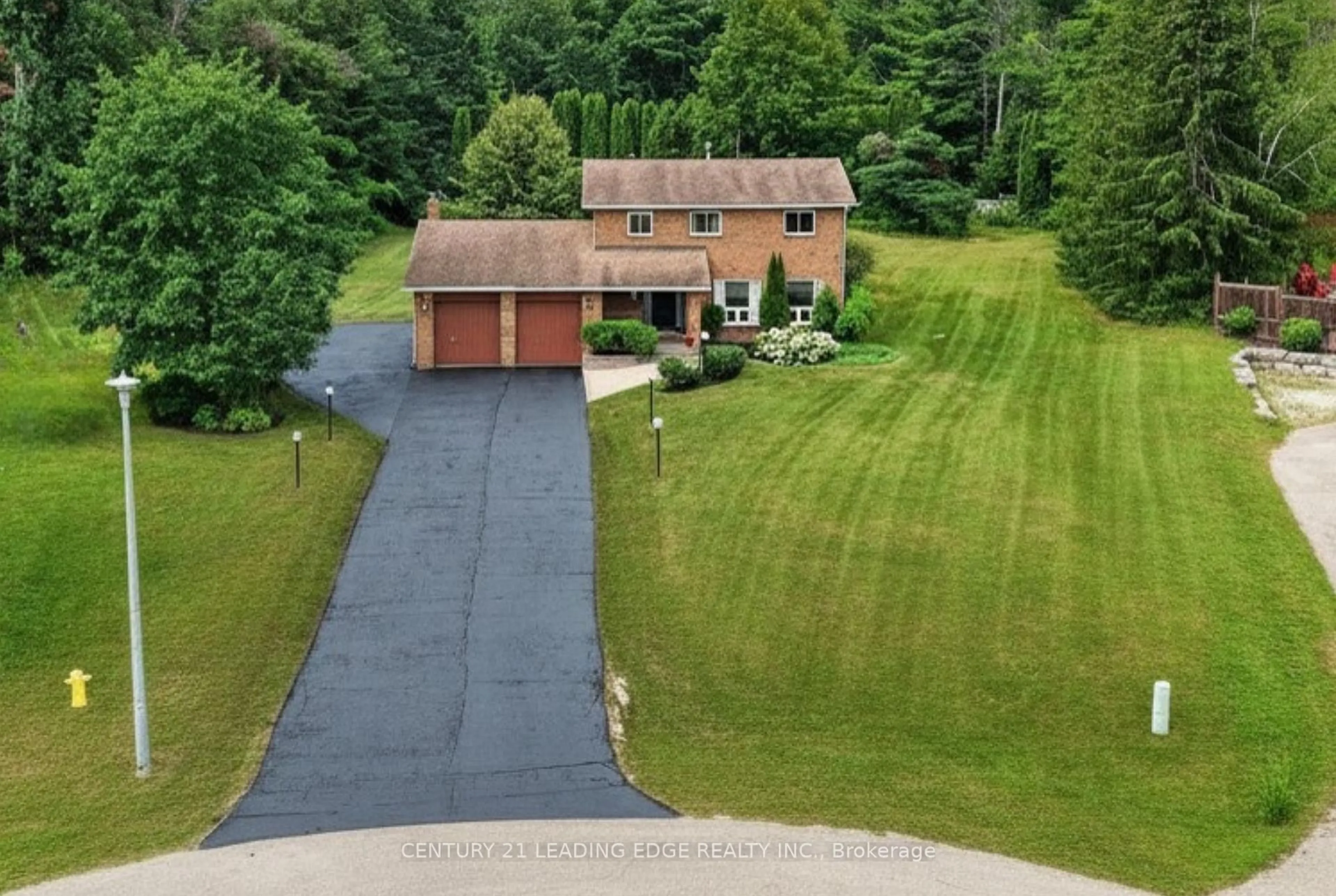 A pic from outside/outdoor area/front of a property/back of a property/a pic from drone, unknown for 6 Cairns Blvd, Springwater Ontario L9X 0N8