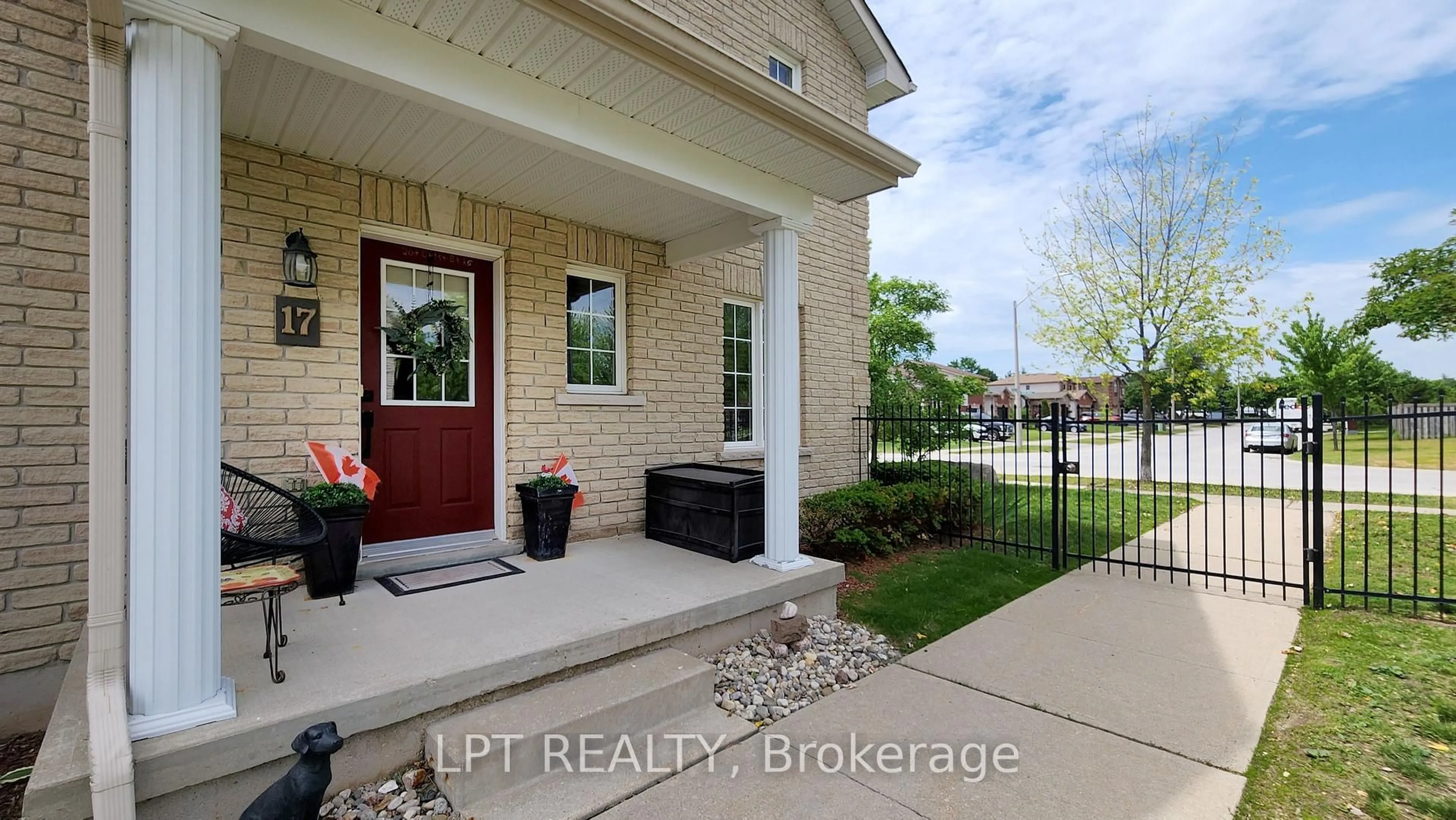 Indoor entryway for 17 Silver Maple Cres, Barrie Ontario L4N 0Y4