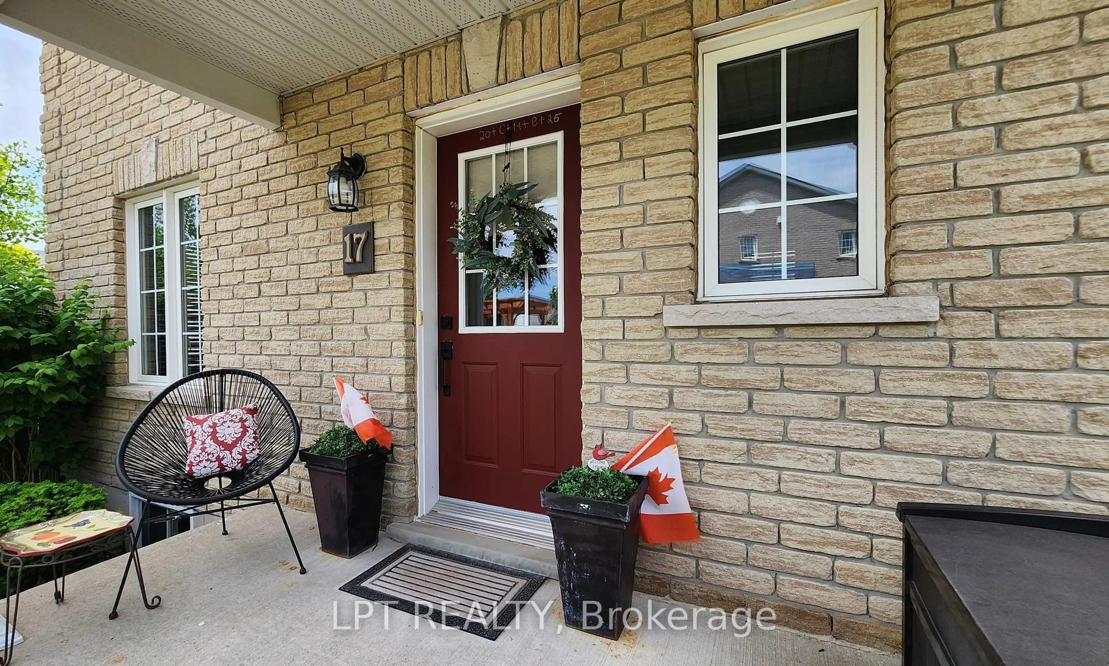 Indoor entryway for 17 Silver Maple Cres, Barrie Ontario L4N 0Y4