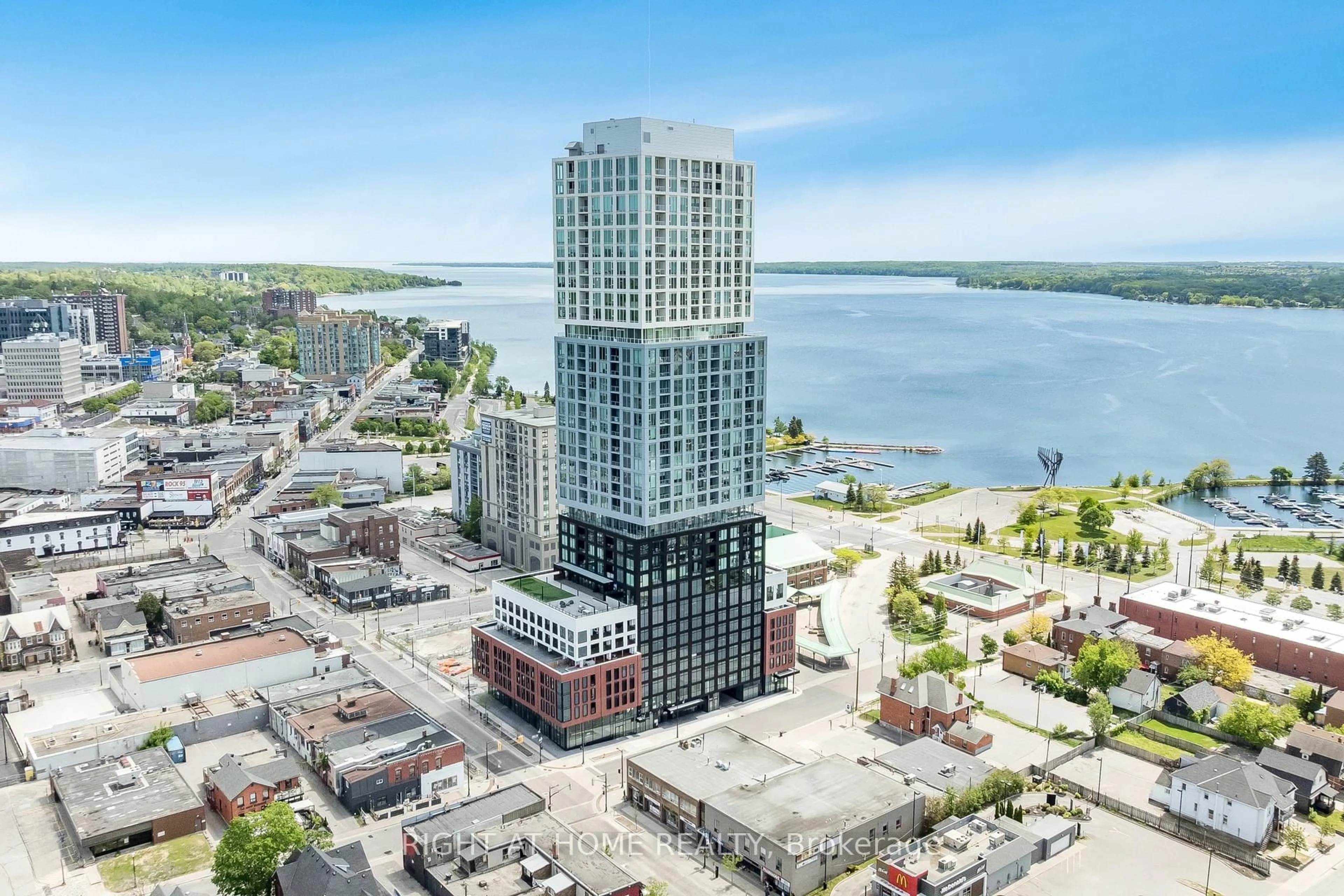 A pic from outside/outdoor area/front of a property/back of a property/a pic from drone, city buildings view from balcony for 39 Mary St #1706, Barrie Ontario L4N 1S9