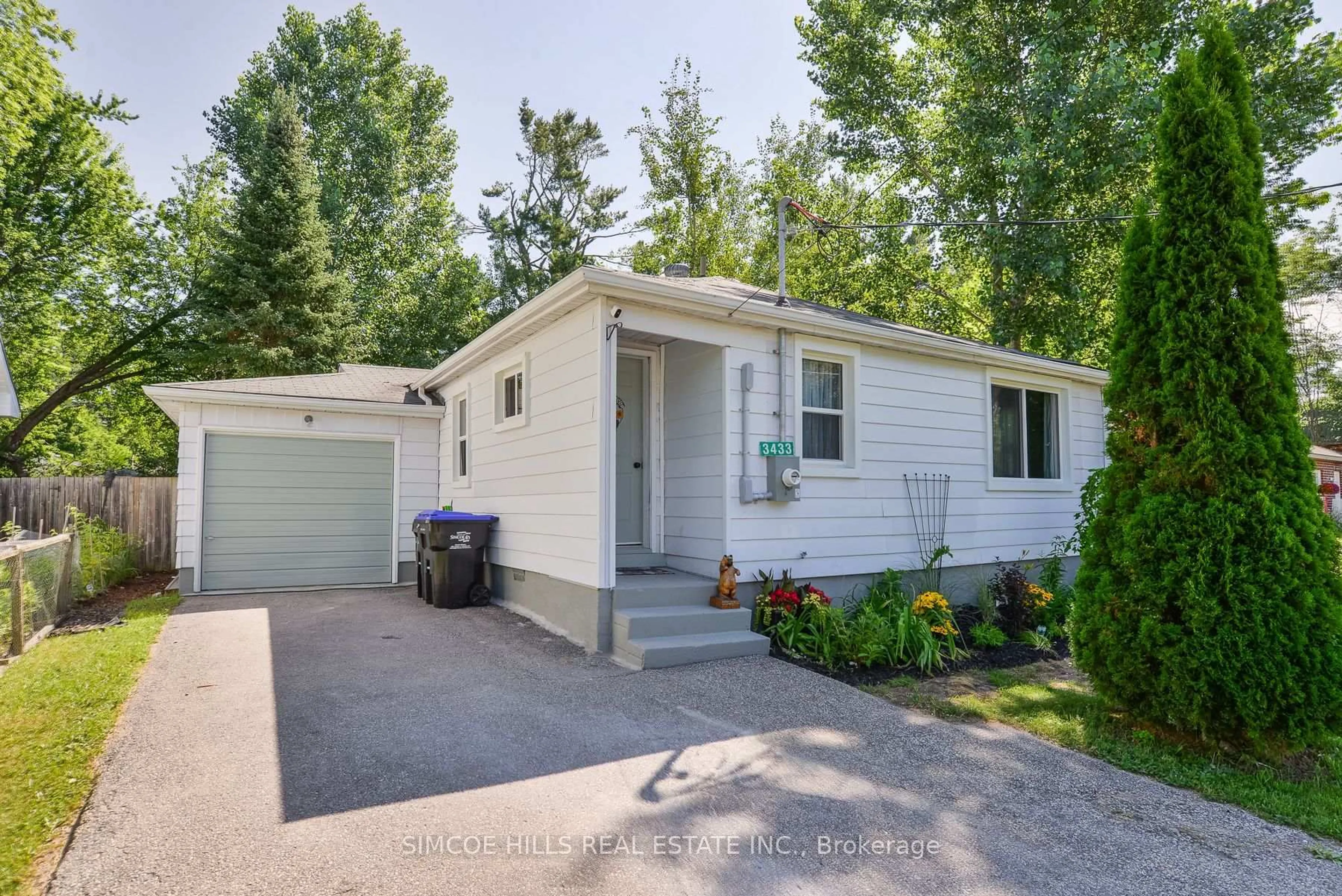 Home with vinyl exterior material, street for 3433 Beachview Ave, Severn Ontario L0K 1G0