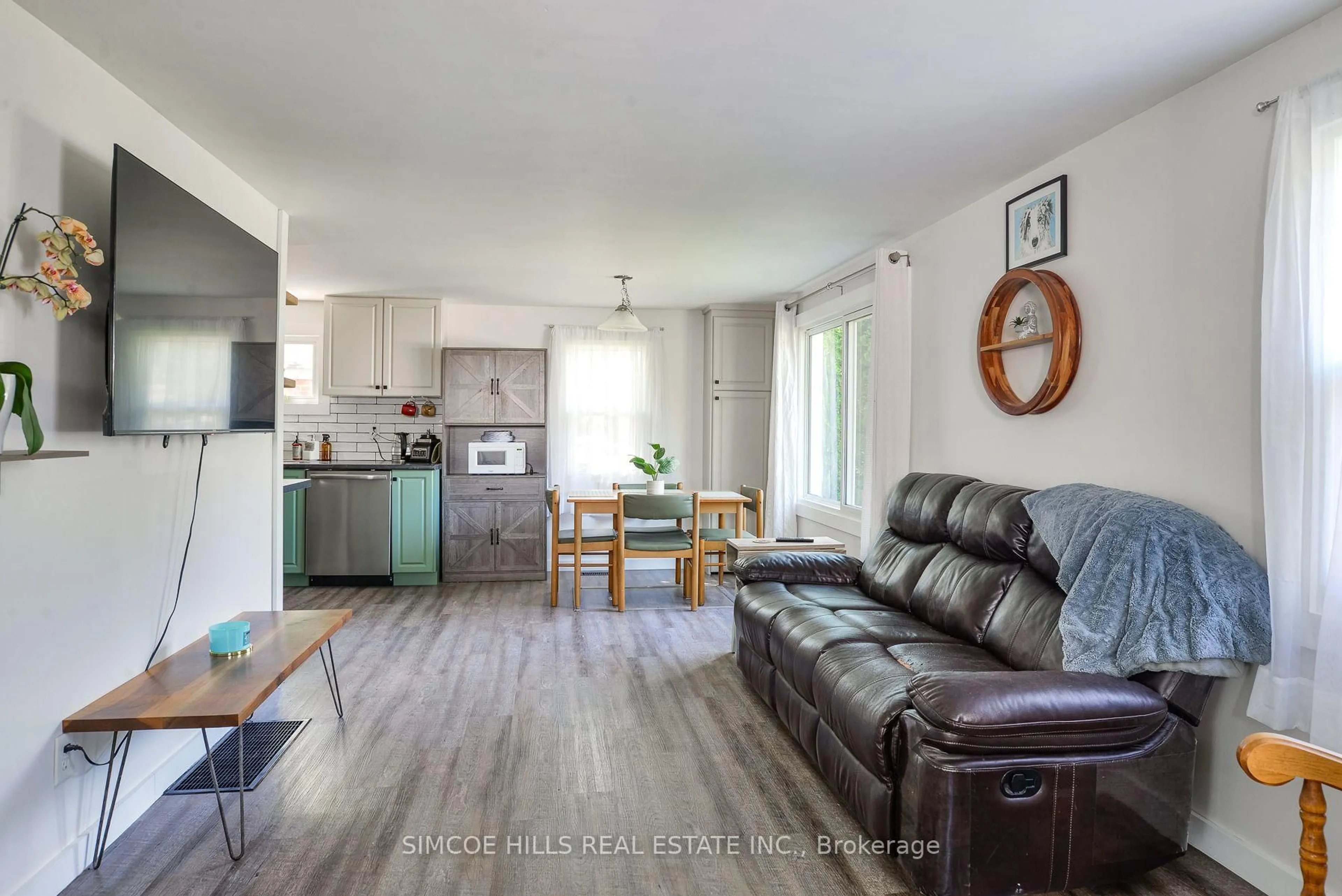 Living room with furniture, unknown for 3433 Beachview Ave, Severn Ontario L0K 1G0