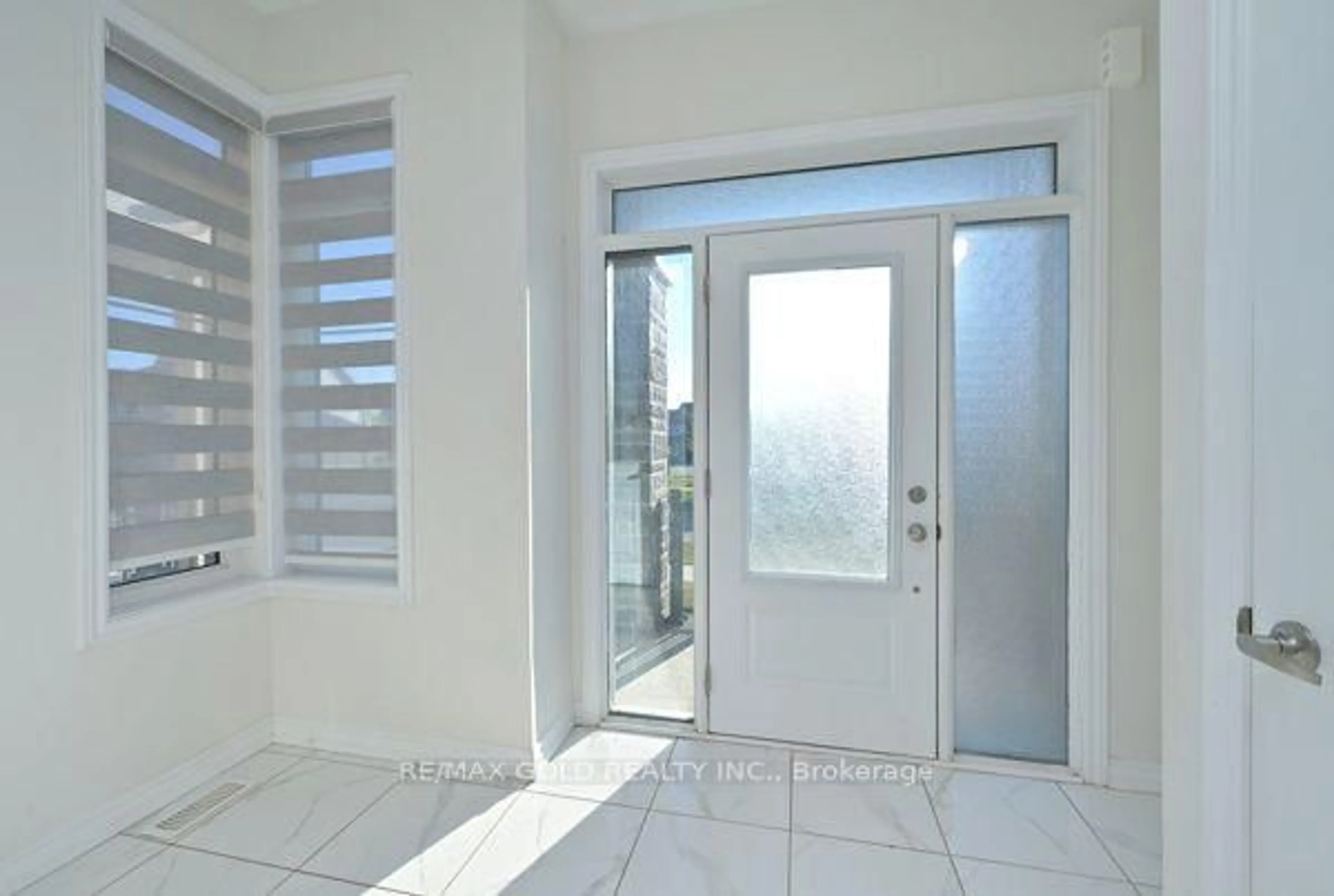 Indoor entryway for 82 Nottingham Rd, Barrie Ontario L9J 0L3
