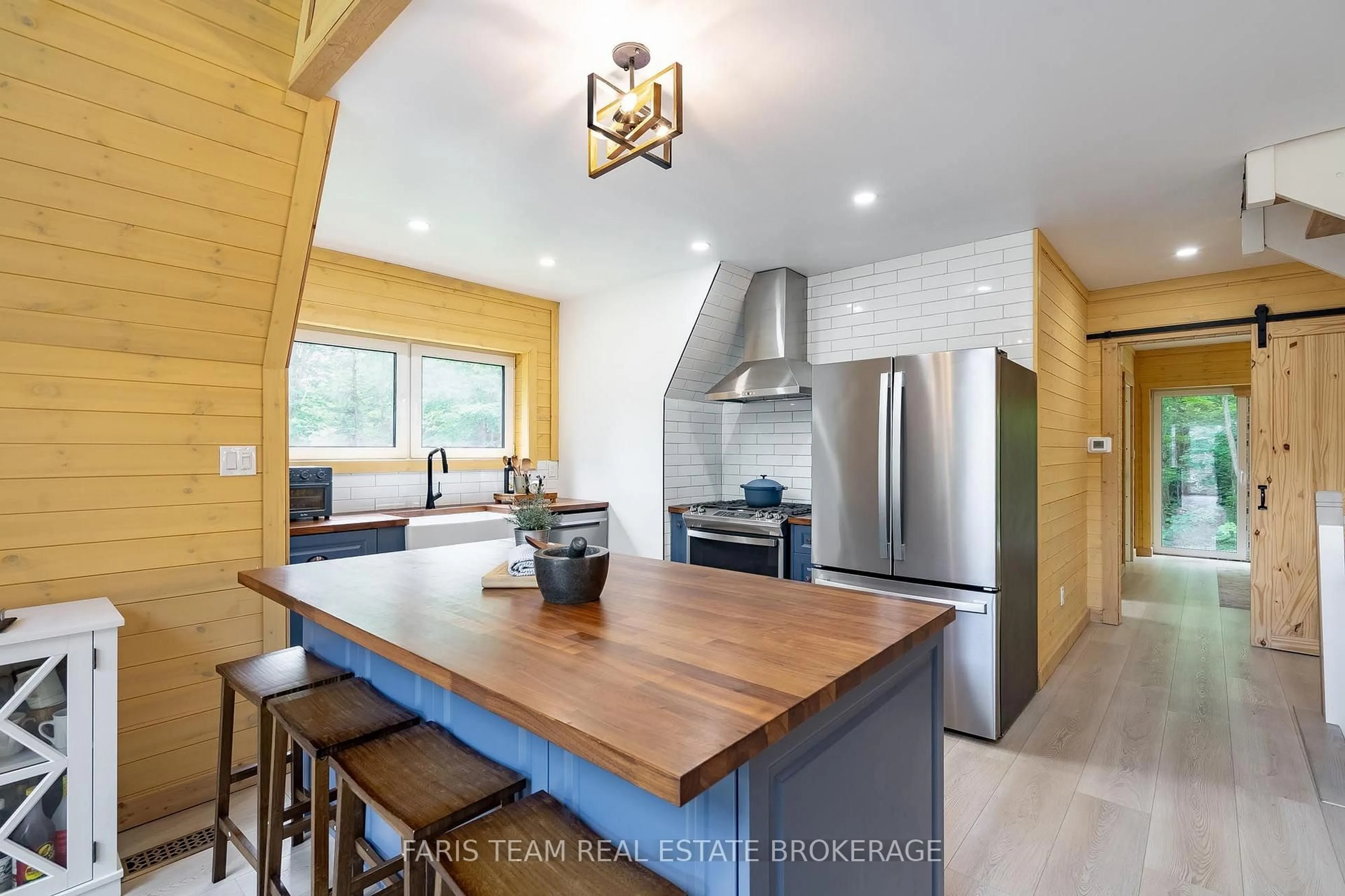 Open concept kitchen, unknown for 1490 Champlain Rd, Tiny Ontario L9M 0C1