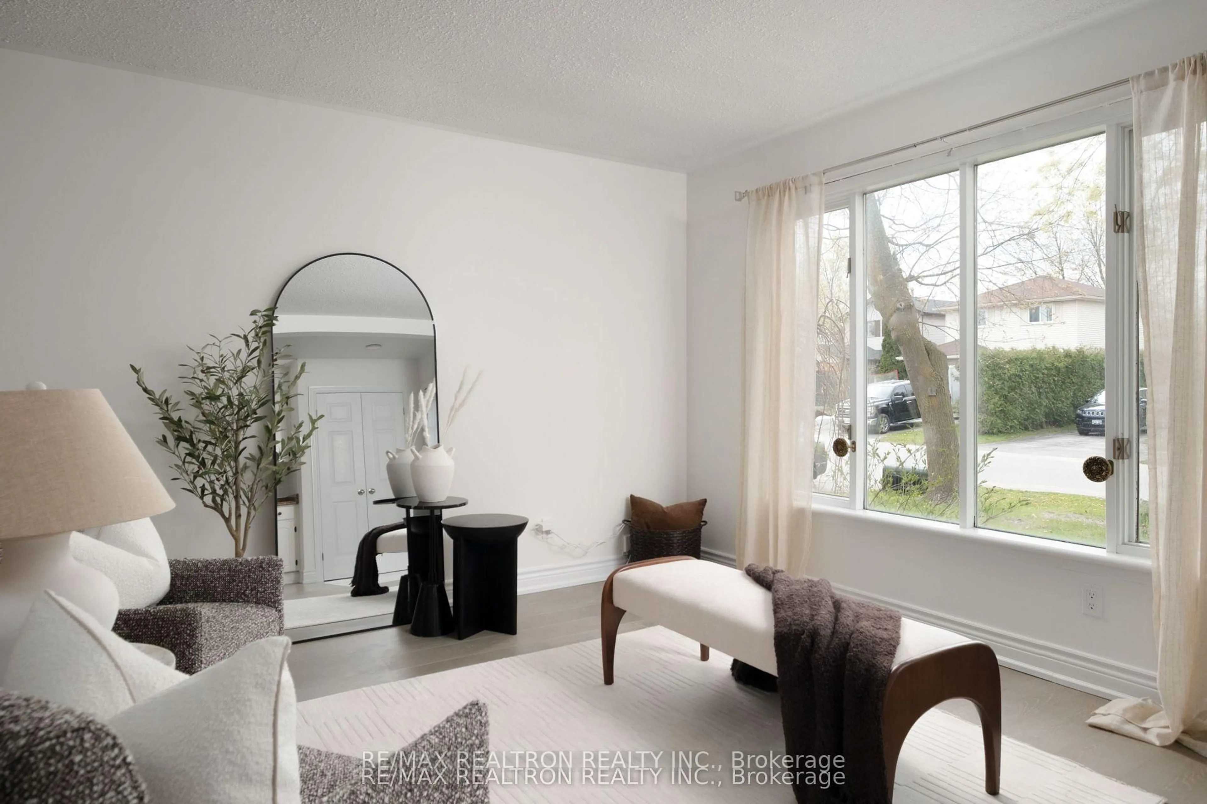 Living room with furniture, unknown for 8 Courtice Cres, Collingwood Ontario L9Y 4G1
