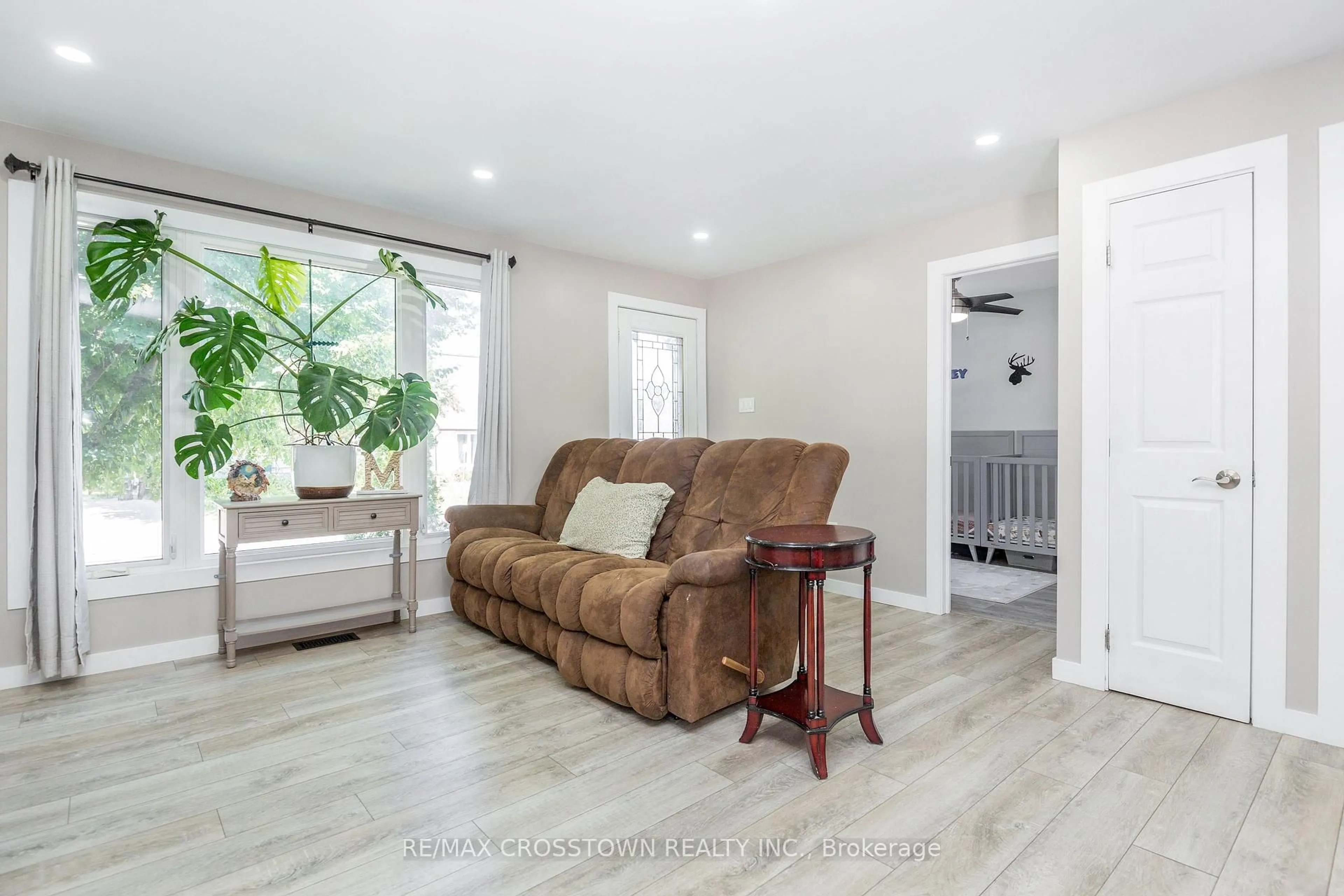 Living room with furniture, unknown for 281 Elizabeth St, Midland Ontario L4R 1Y5