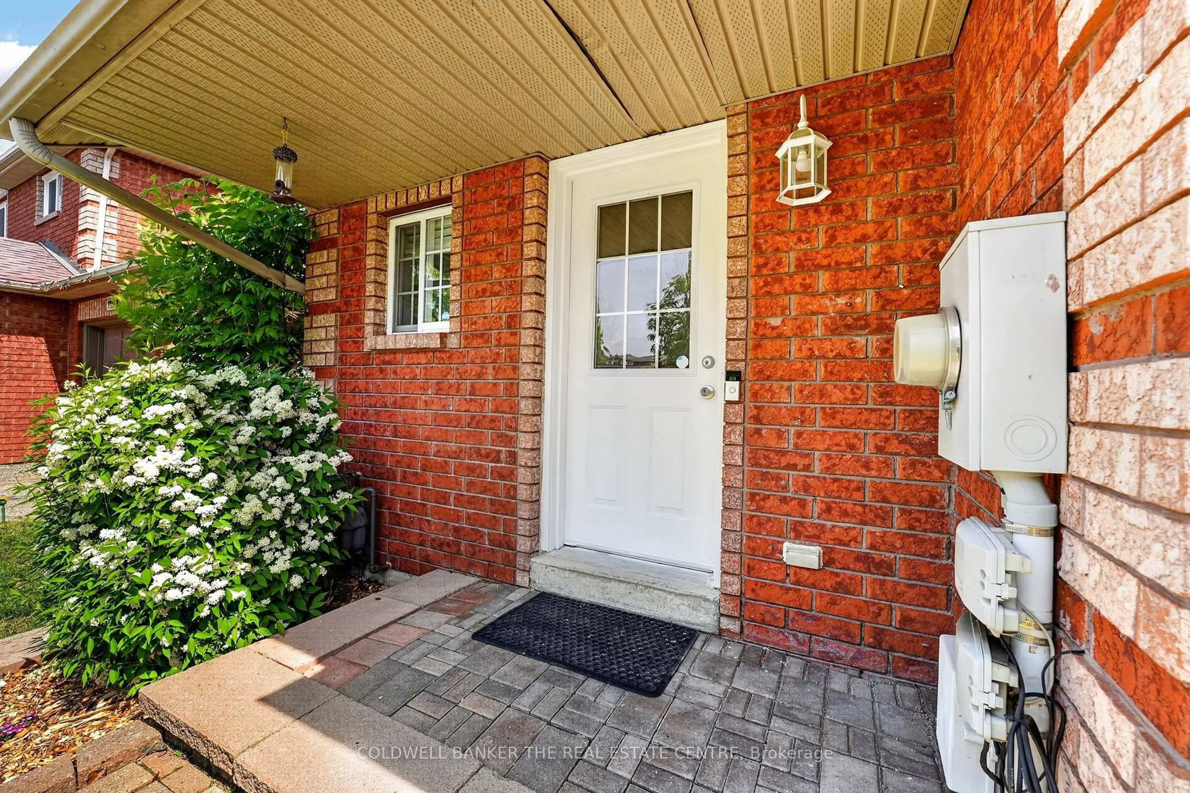 Home with brick exterior material, street for 98 Cheltenham Rd, Barrie Ontario L4M 6S7