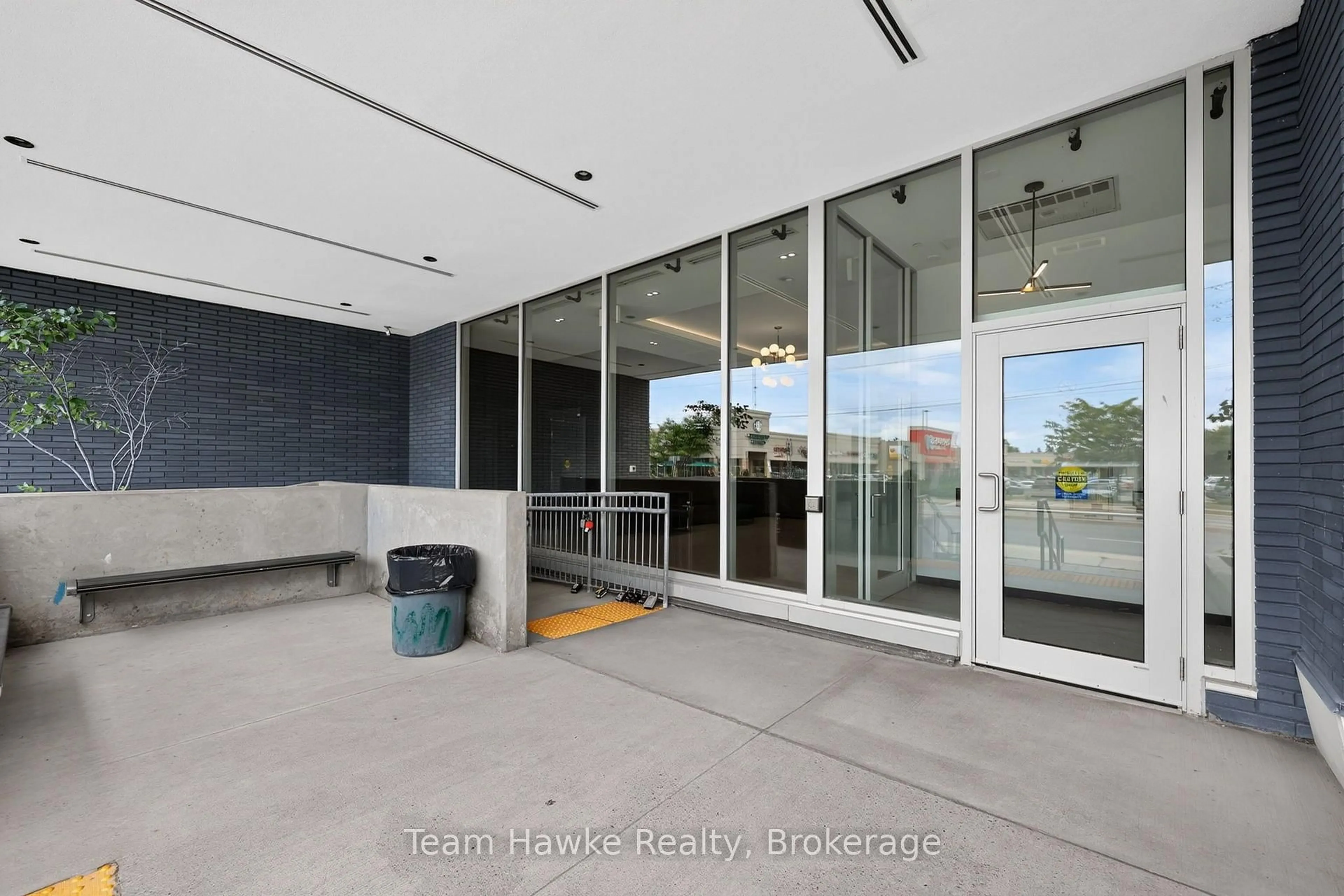 Indoor foyer for 430 Essa Rd #211, Barrie Ontario L9J 0M1