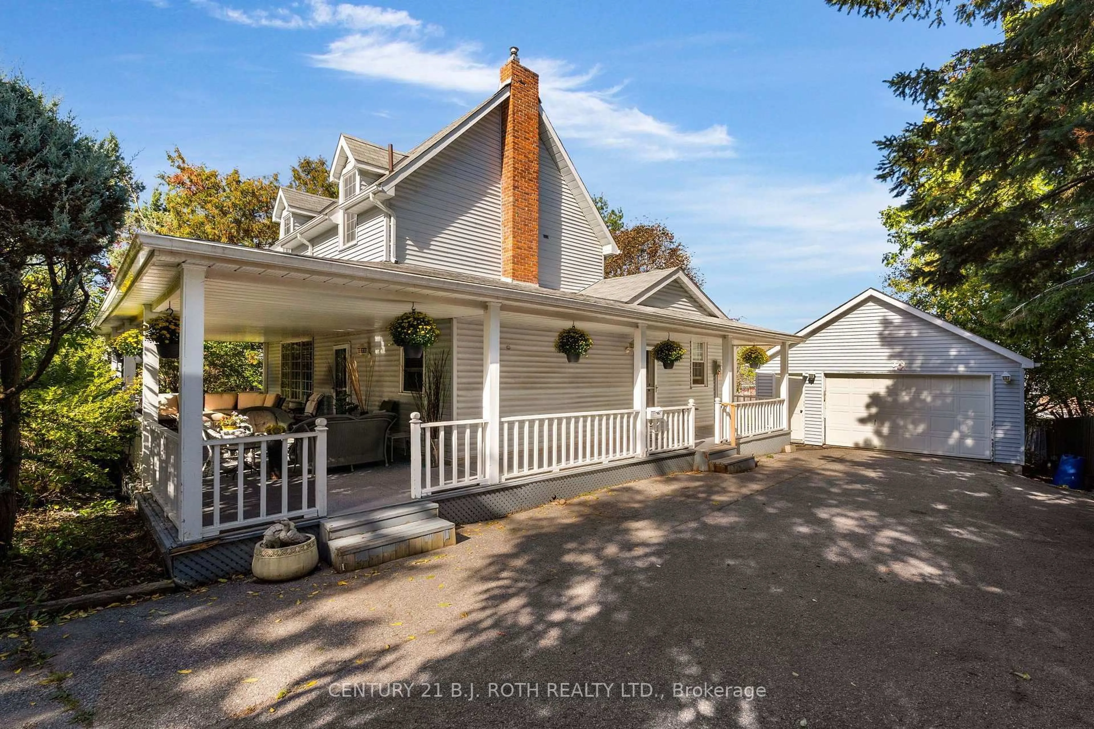 A pic from outside/outdoor area/front of a property/back of a property/a pic from drone, street for 70 Baldwin Lane, Barrie Ontario L4N 2W3