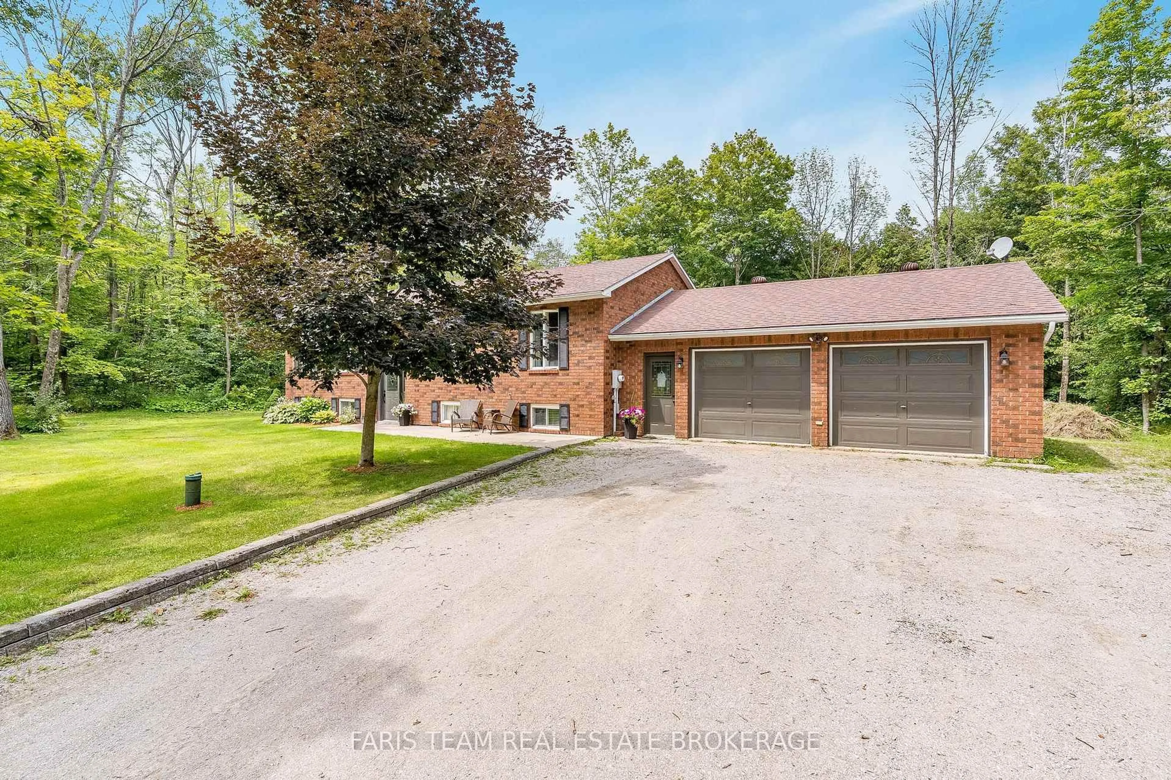 A pic from outside/outdoor area/front of a property/back of a property/a pic from drone, unknown for 2358 Foxmead Rd, Oro-Medonte Ontario L0K 1E0