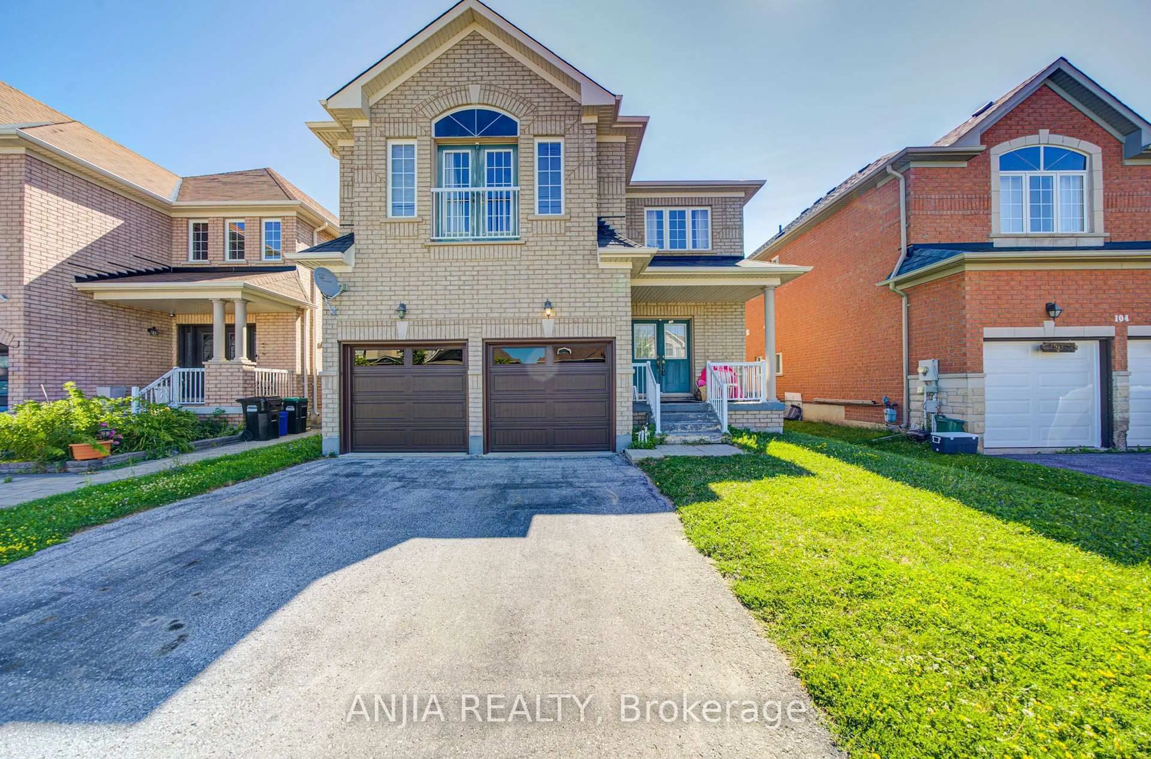 Home with brick exterior material, street for 102 Westminster Circ, Barrie Ontario L4M 0A6