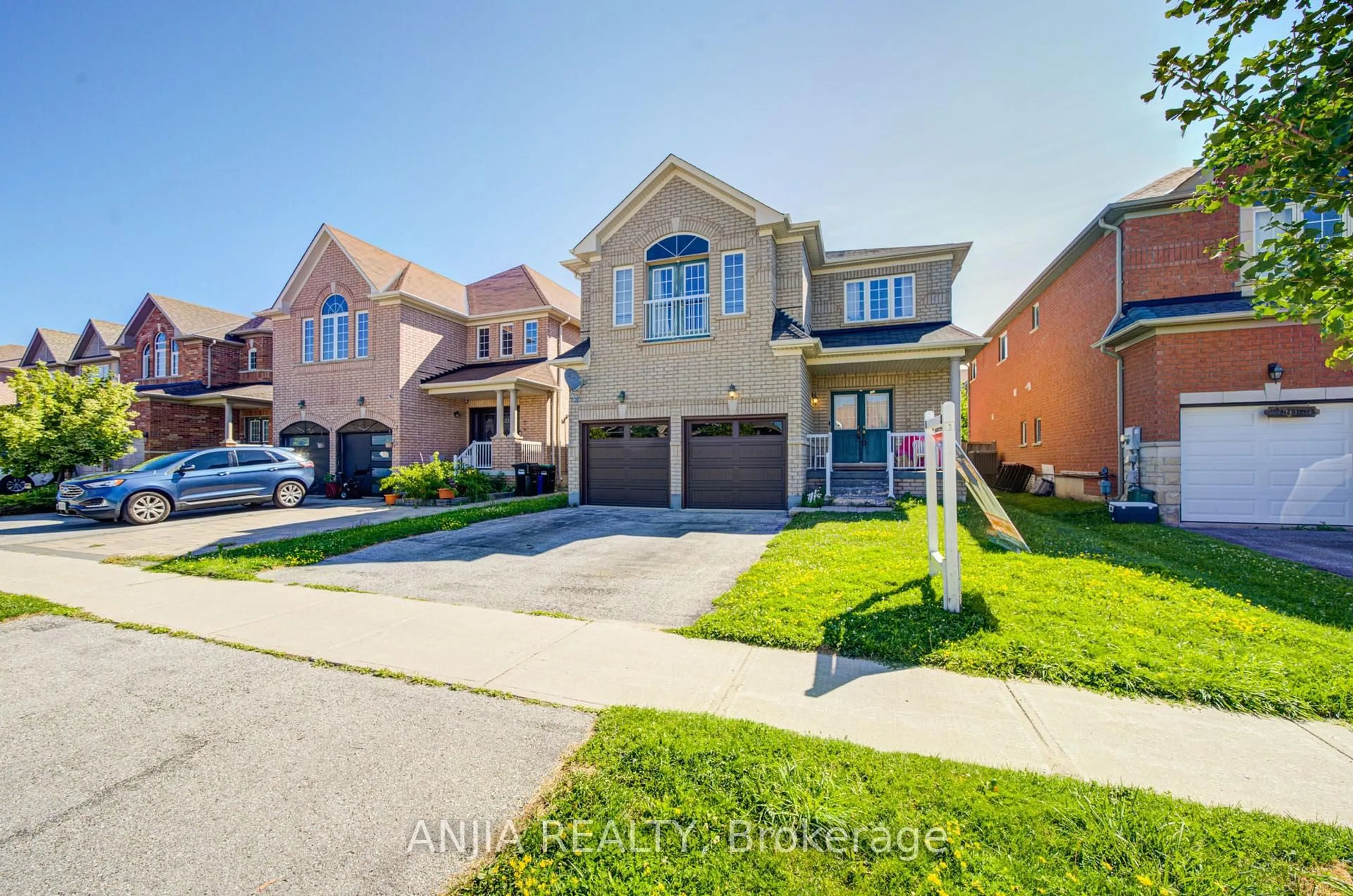 Home with brick exterior material, street for 102 Westminster Circ, Barrie Ontario L4M 0A6