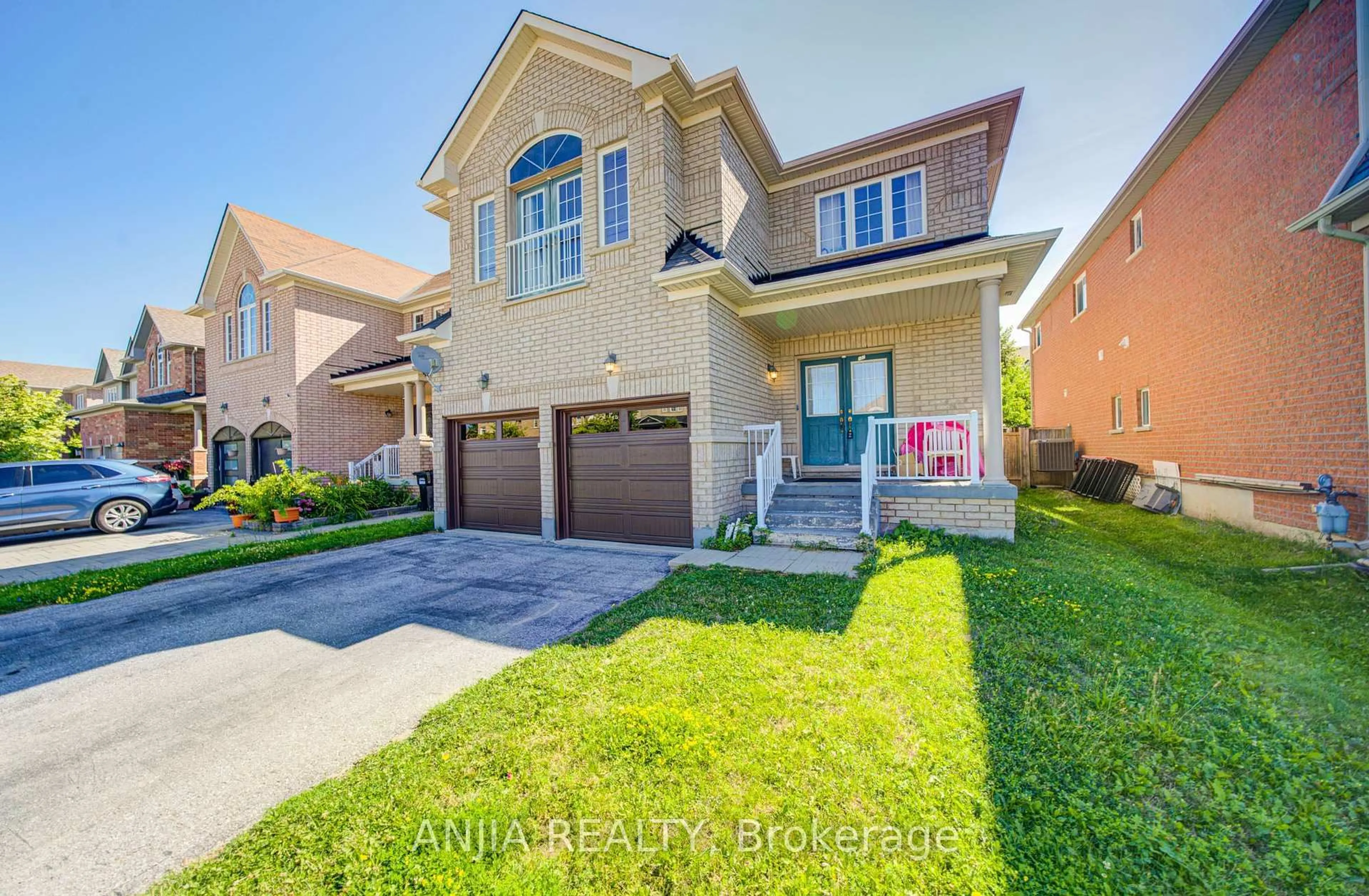 Home with brick exterior material, street for 102 Westminster Circ, Barrie Ontario L4M 0A6