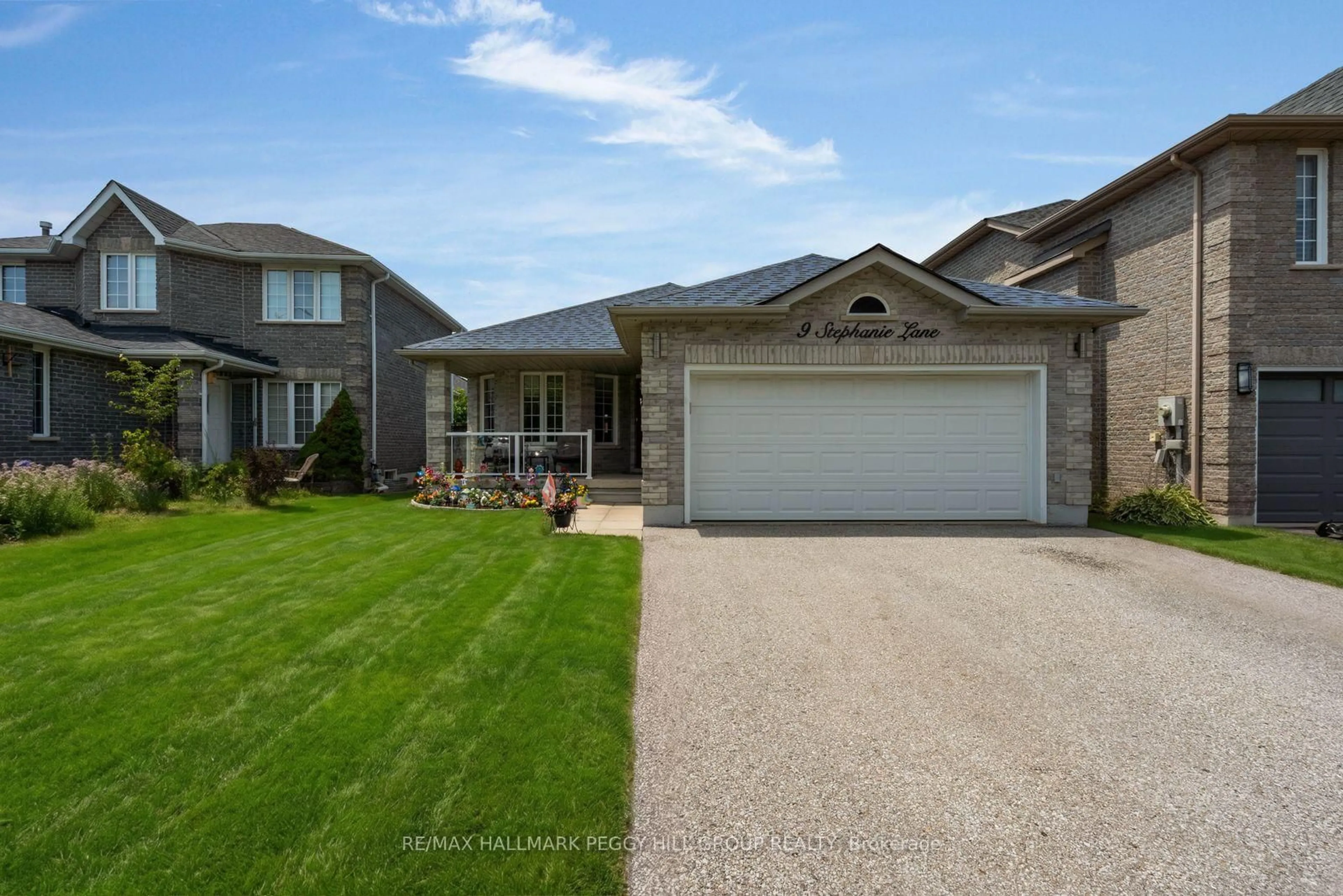 Home with vinyl exterior material, street for 9 Stephanie Lane, Barrie Ontario L4N 0V2