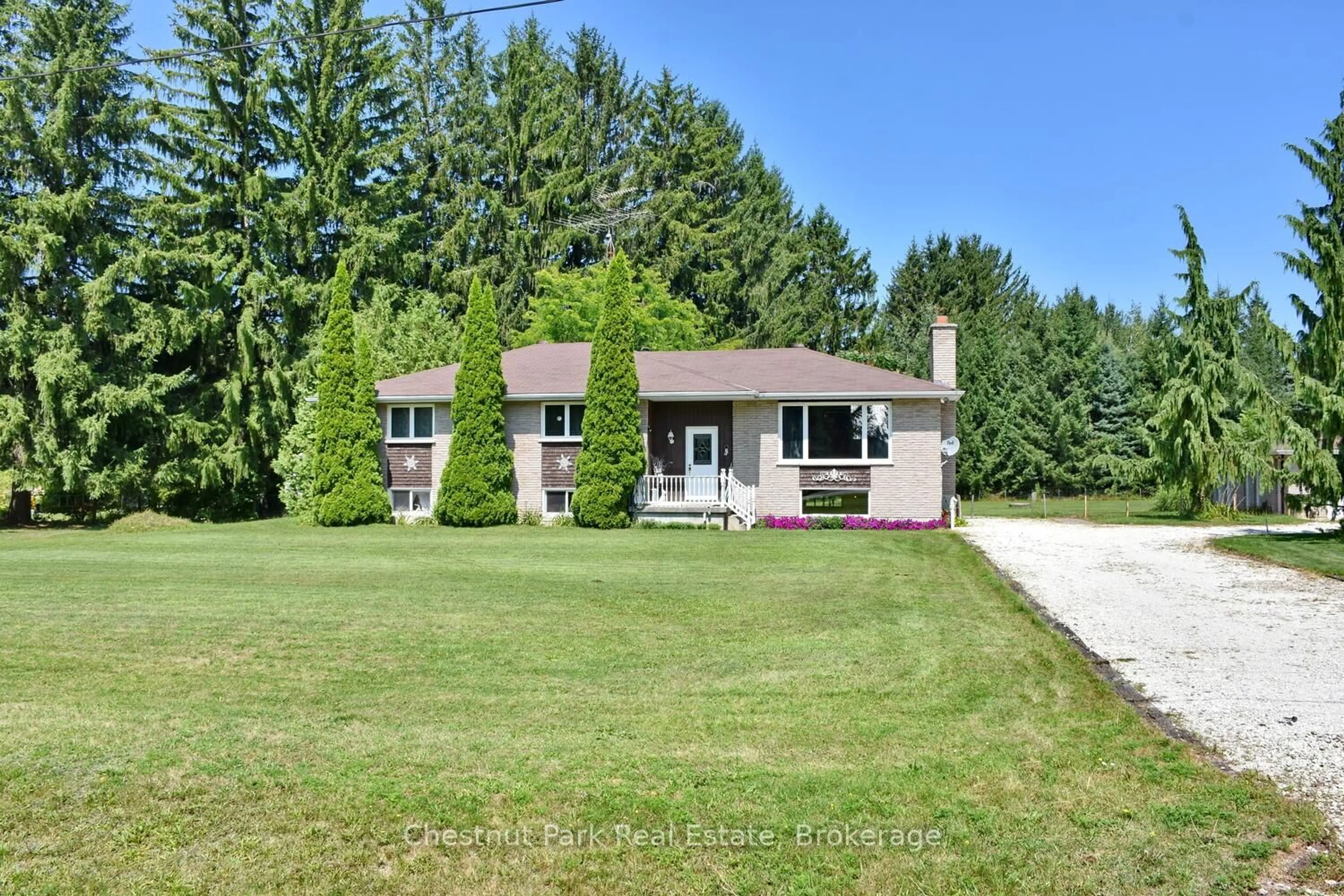 Home with vinyl exterior material, street for 7802 36/37 Nottawasaga Sdrd, Clearview Ontario L0M 1P0