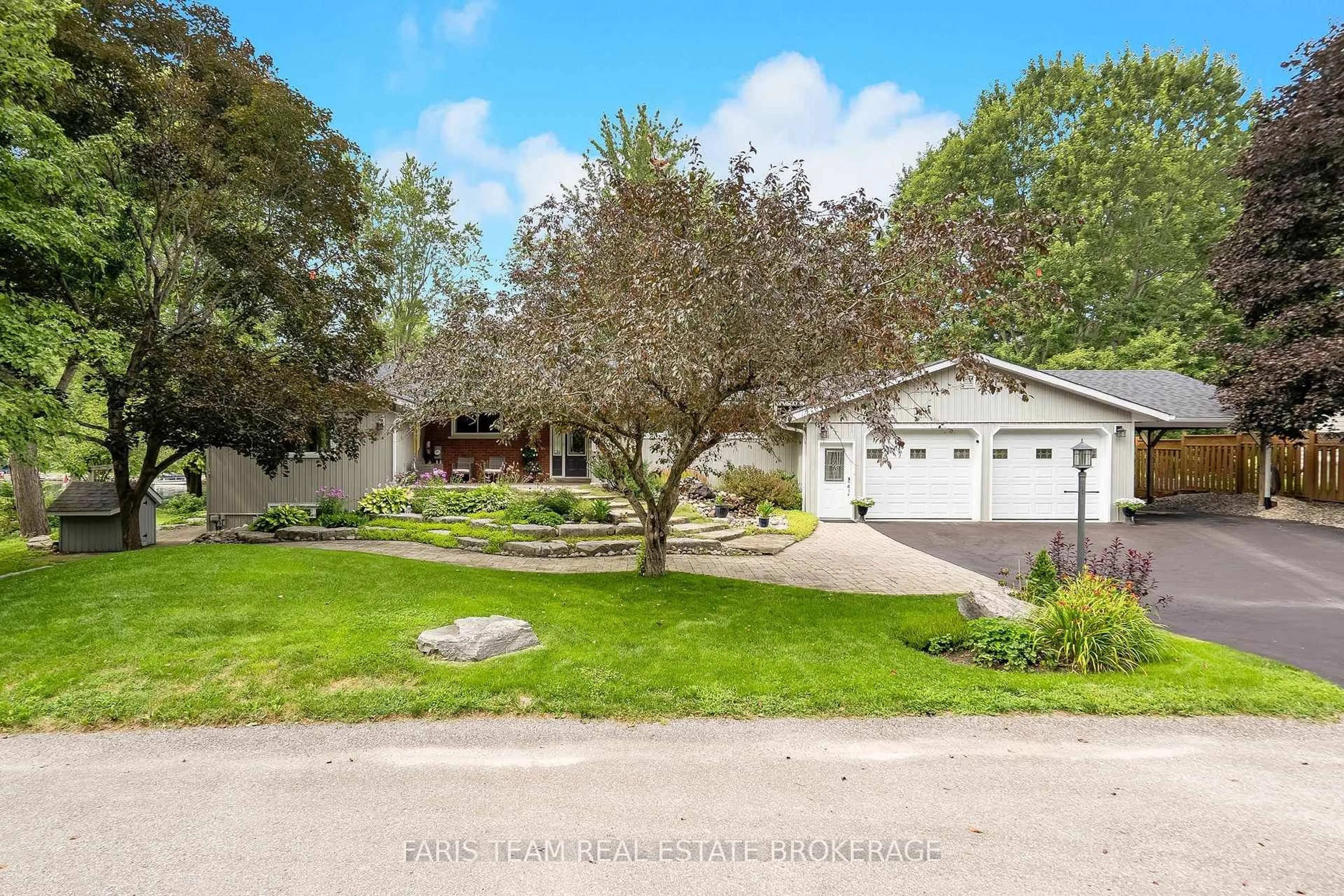 A pic from outside/outdoor area/front of a property/back of a property/a pic from drone, street for 2505 Norton Rd, Severn Ontario L0K 2B0