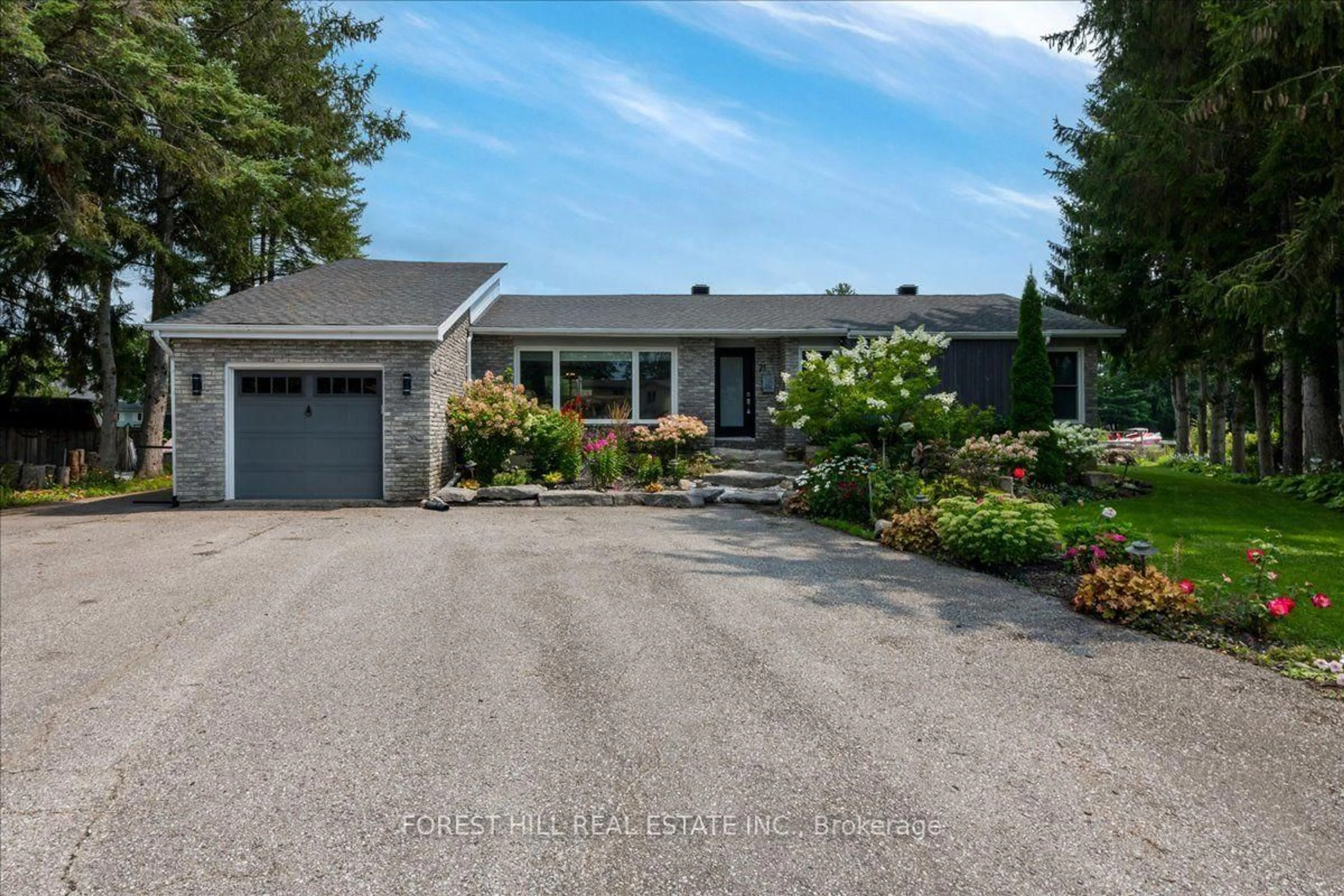 A pic from outside/outdoor area/front of a property/back of a property/a pic from drone, street for 21 PINETREE Crt, Ramara Ontario L0K 1B0