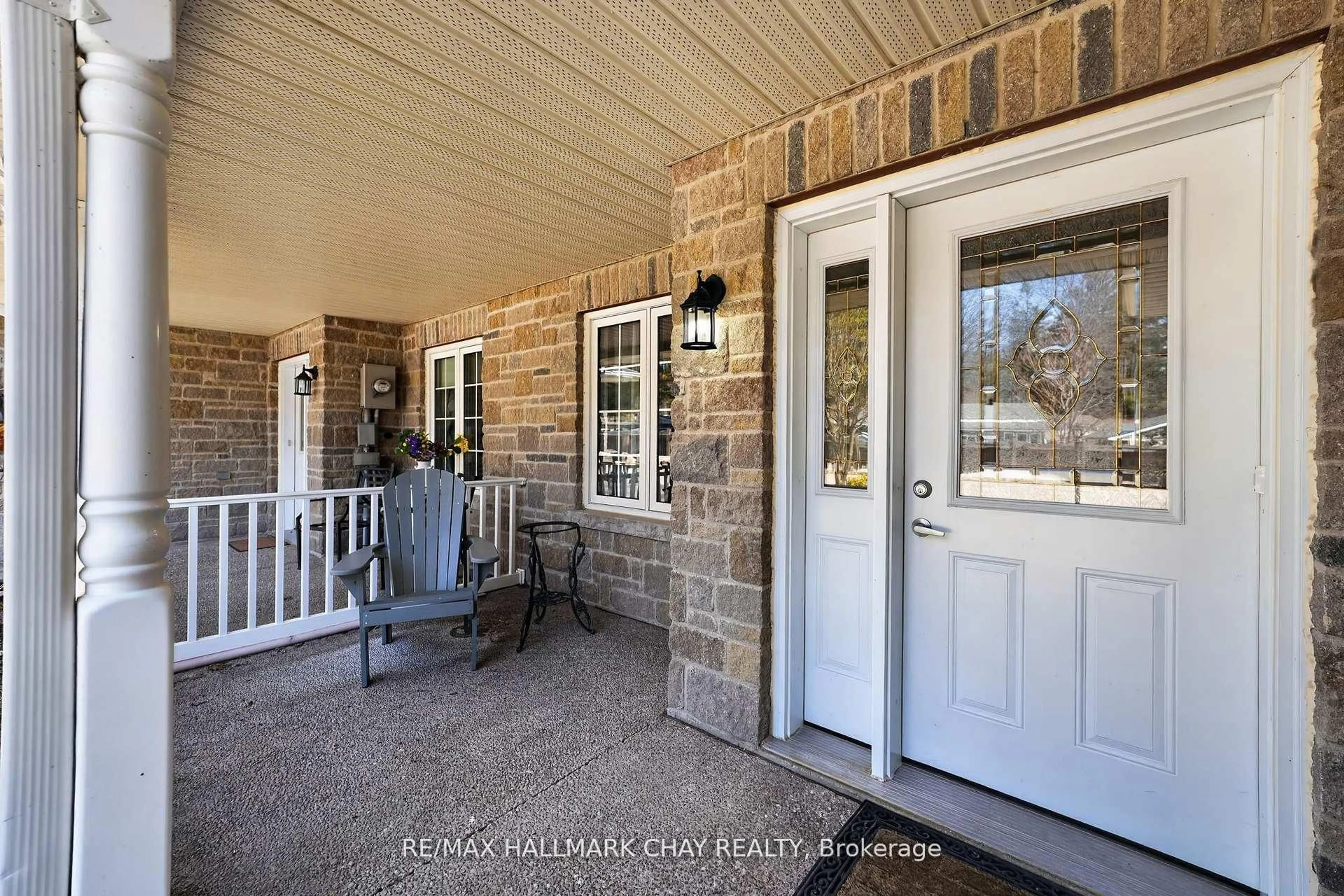Indoor entryway for 19 Greenway Dr, Wasaga Beach Ontario L9Z 0E6