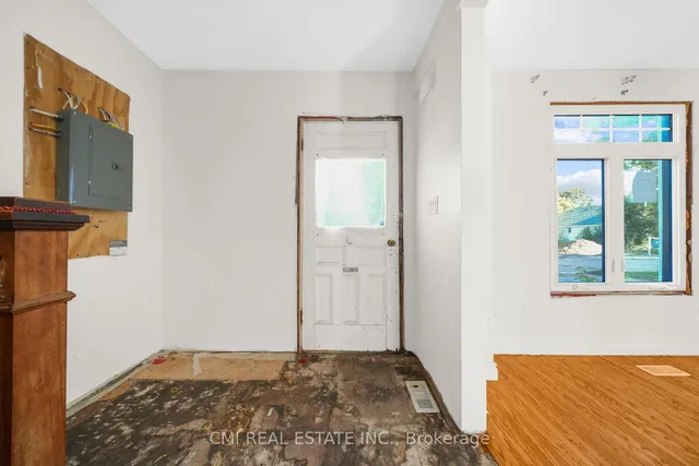 43 Perry St, Barrie 5
