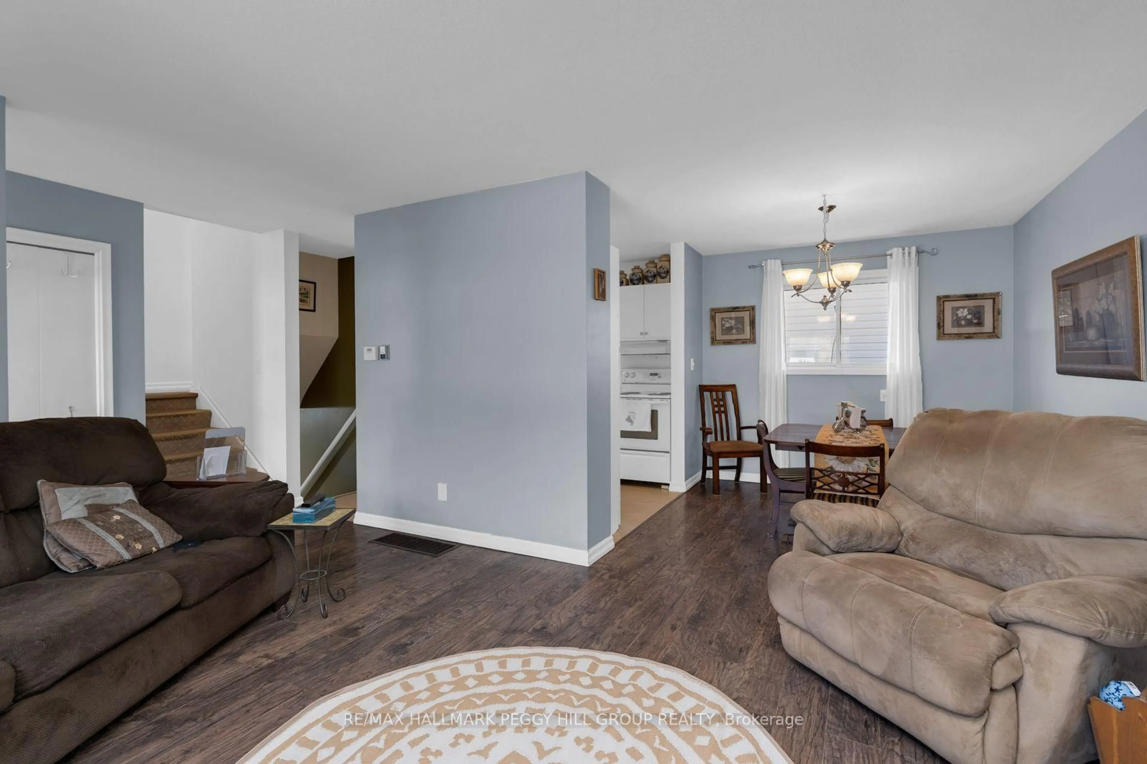 Living room with furniture, unknown for 423 Mary St, Orillia Ontario L3V 3G5