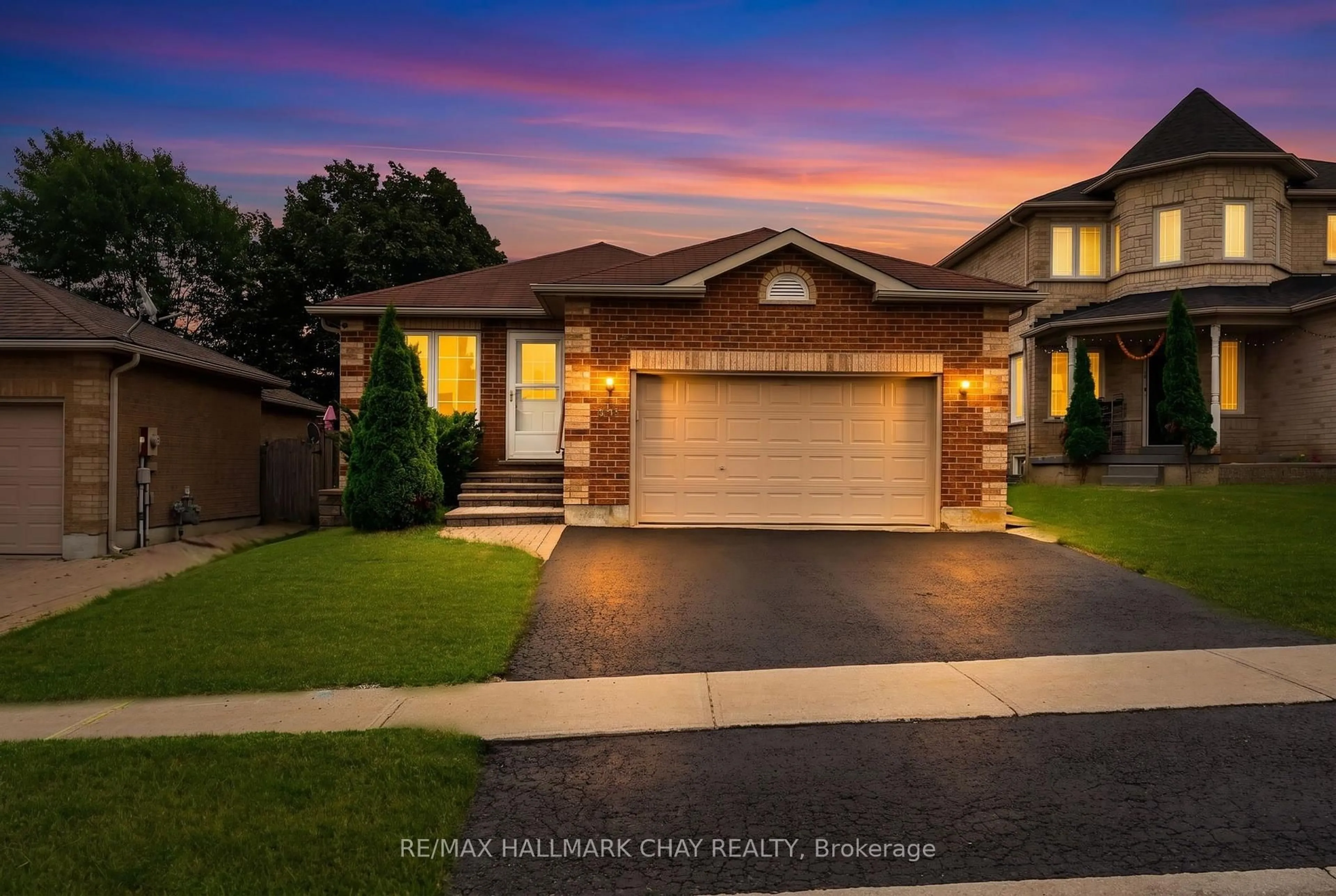 Home with brick exterior material, street for 39 Hanmer St, Barrie Ontario L4M 6V3