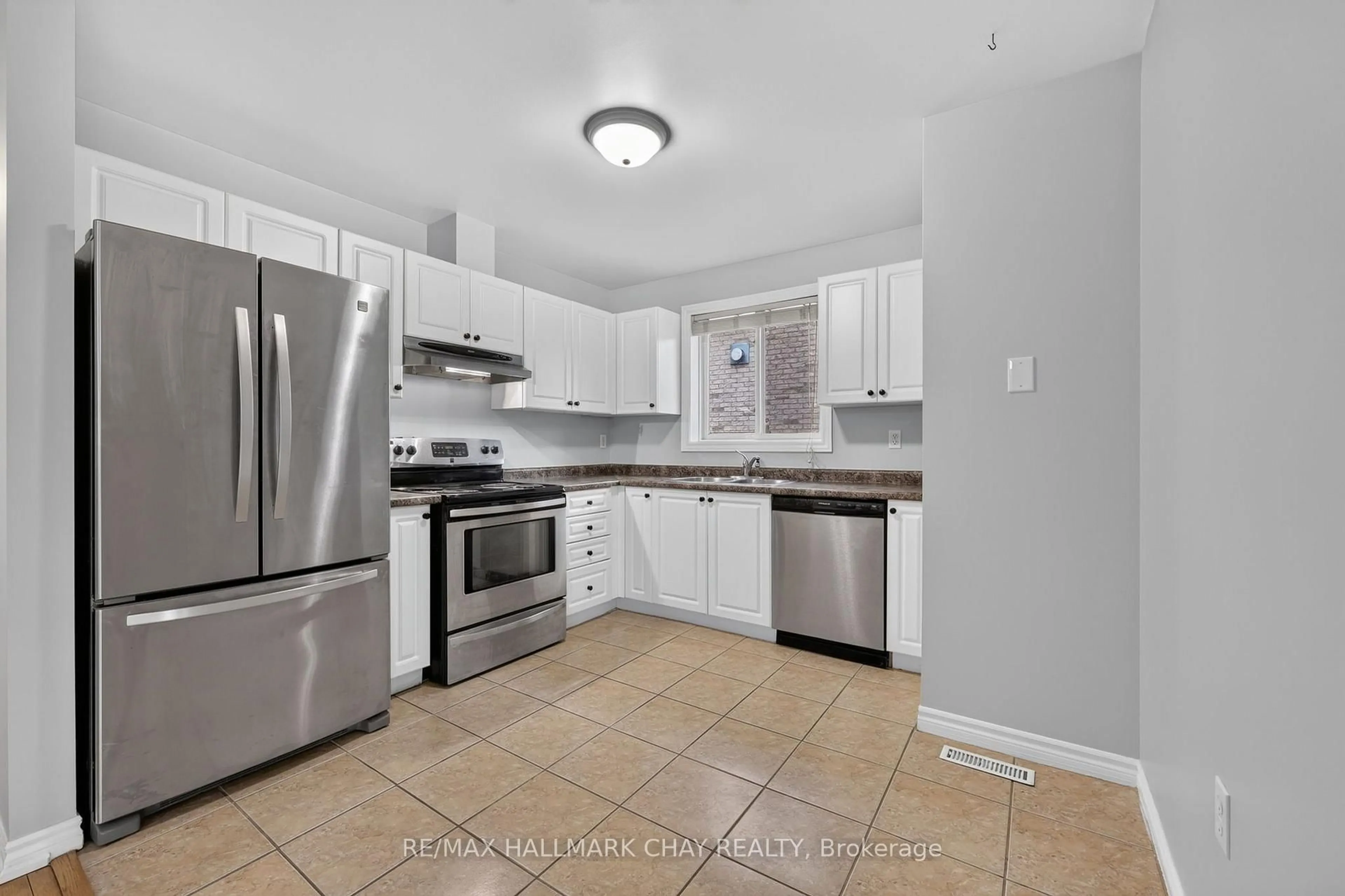 Standard kitchen, ceramic/tile floor for 39 Hanmer St, Barrie Ontario L4M 6V3