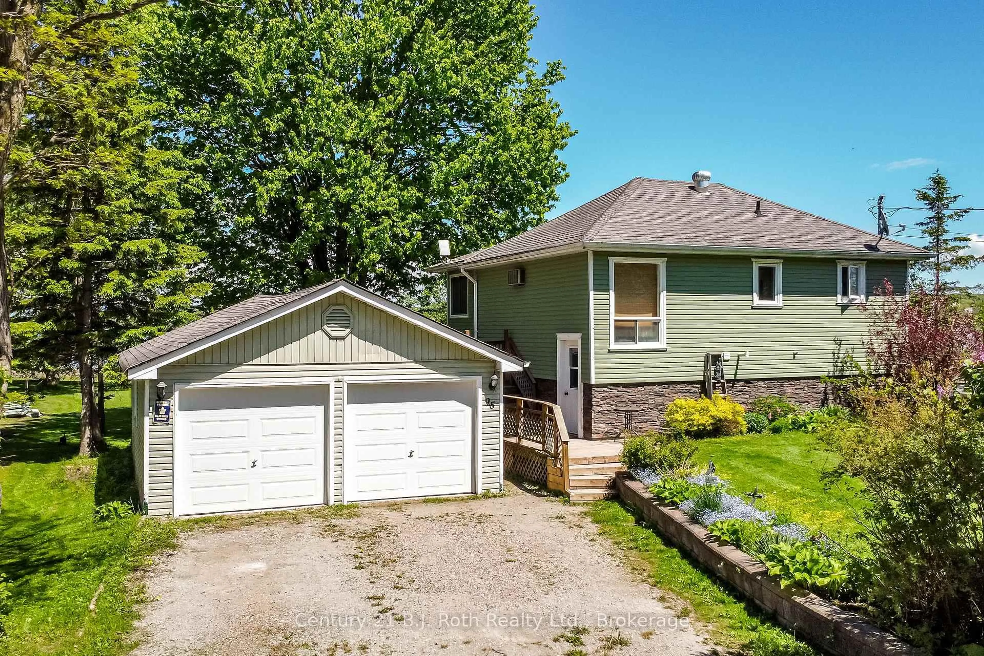 Home with vinyl exterior material, street for 95 Maskinonge Rd, Tay Ontario L0K 2A0
