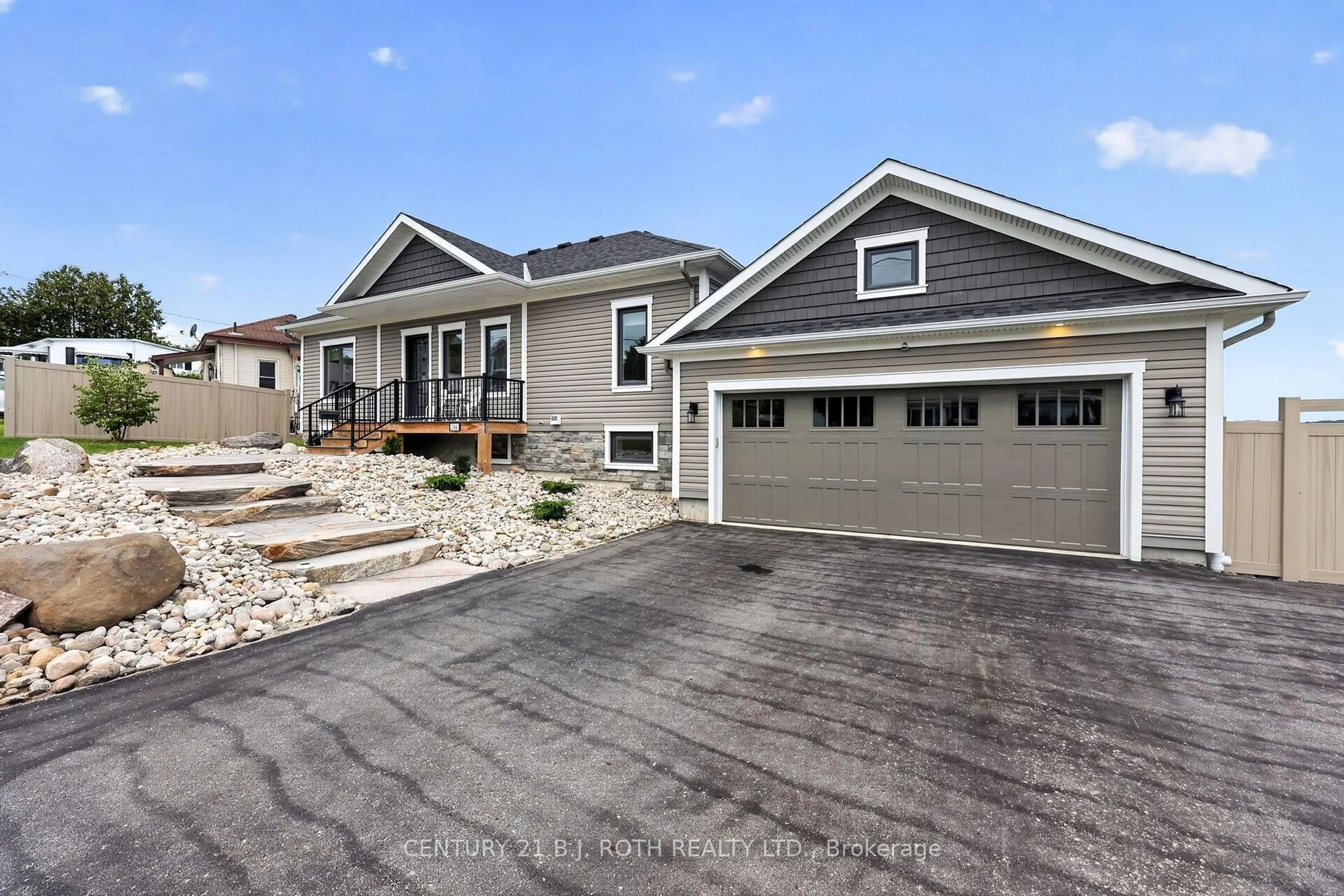 Home with vinyl exterior material, street for 244 Frank St, Midland Ontario L4R 1H4