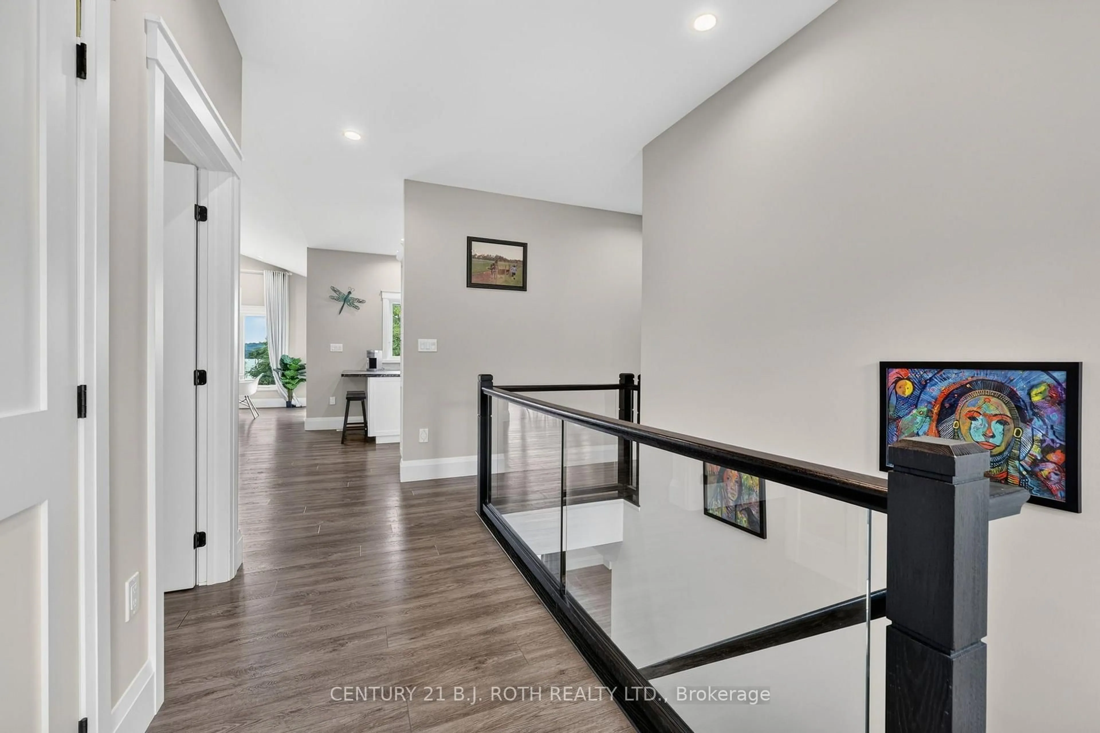 Indoor foyer for 244 Frank St, Midland Ontario L4R 1H4