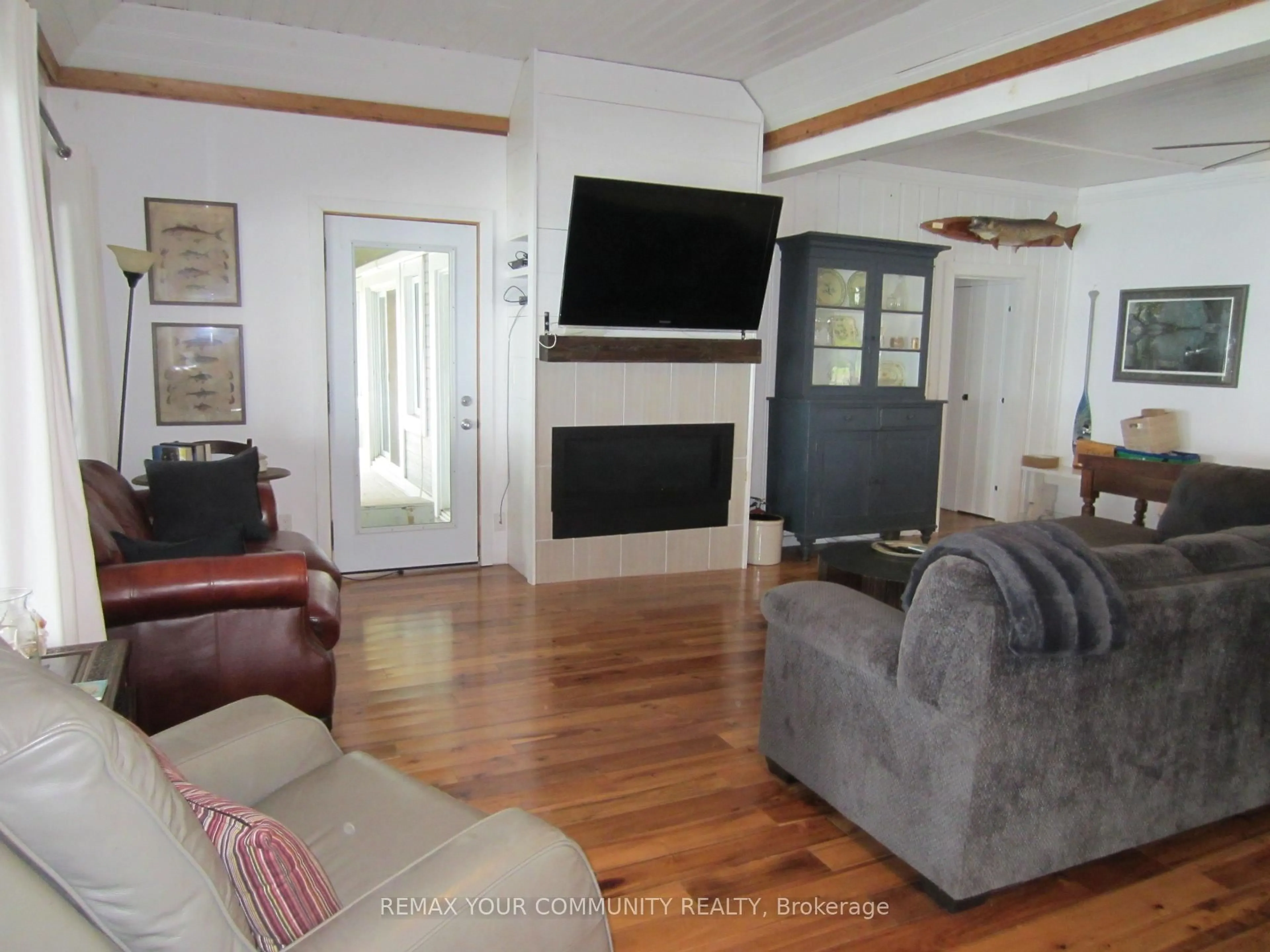 Living room with furniture, unknown for 6576 Quarry Point Rd, Ramara Ontario L3V 0S3