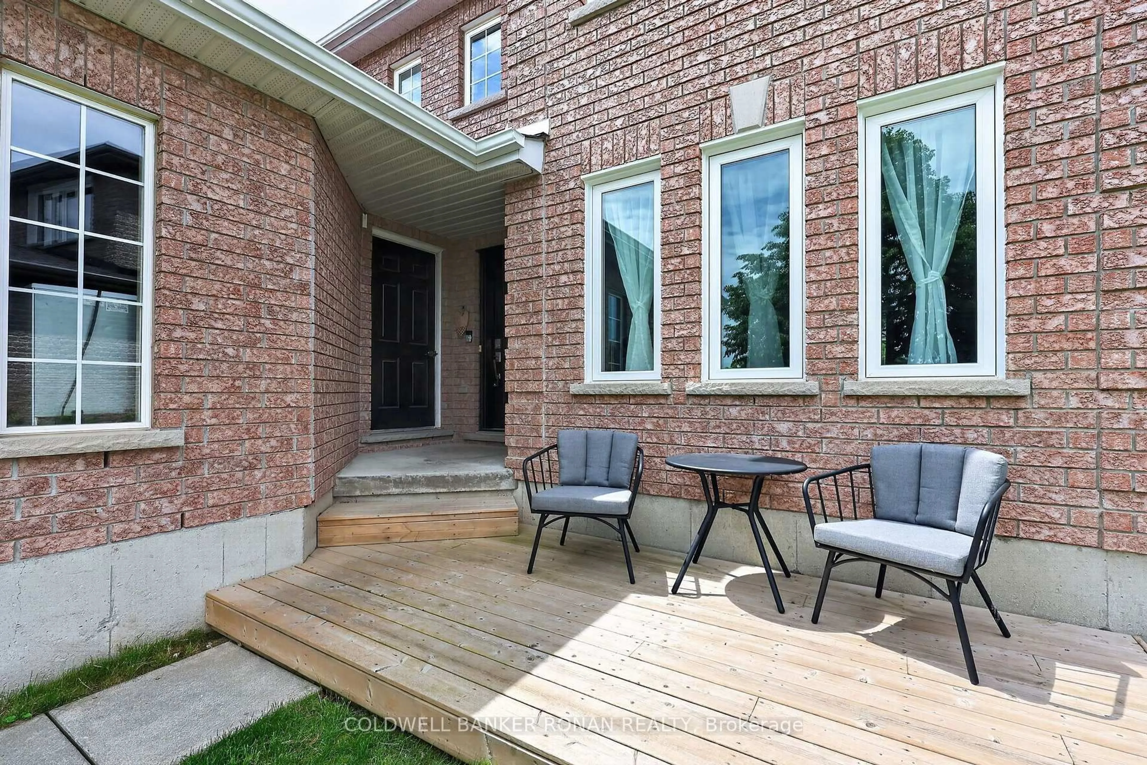 Patio, street for 24 Ryan Crt, Barrie Ontario L4M 6N7