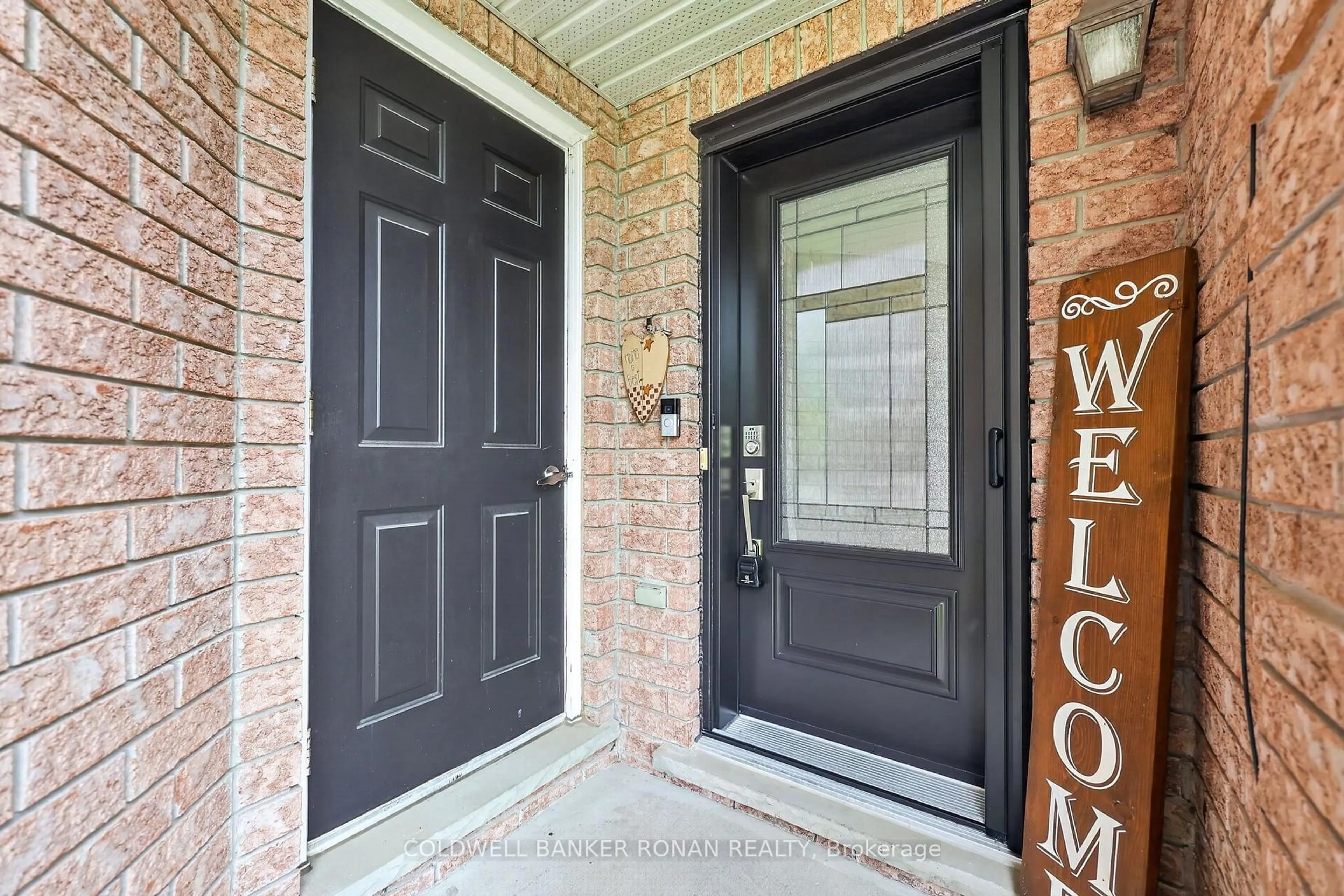 Indoor entryway for 24 Ryan Crt, Barrie Ontario L4M 6N7