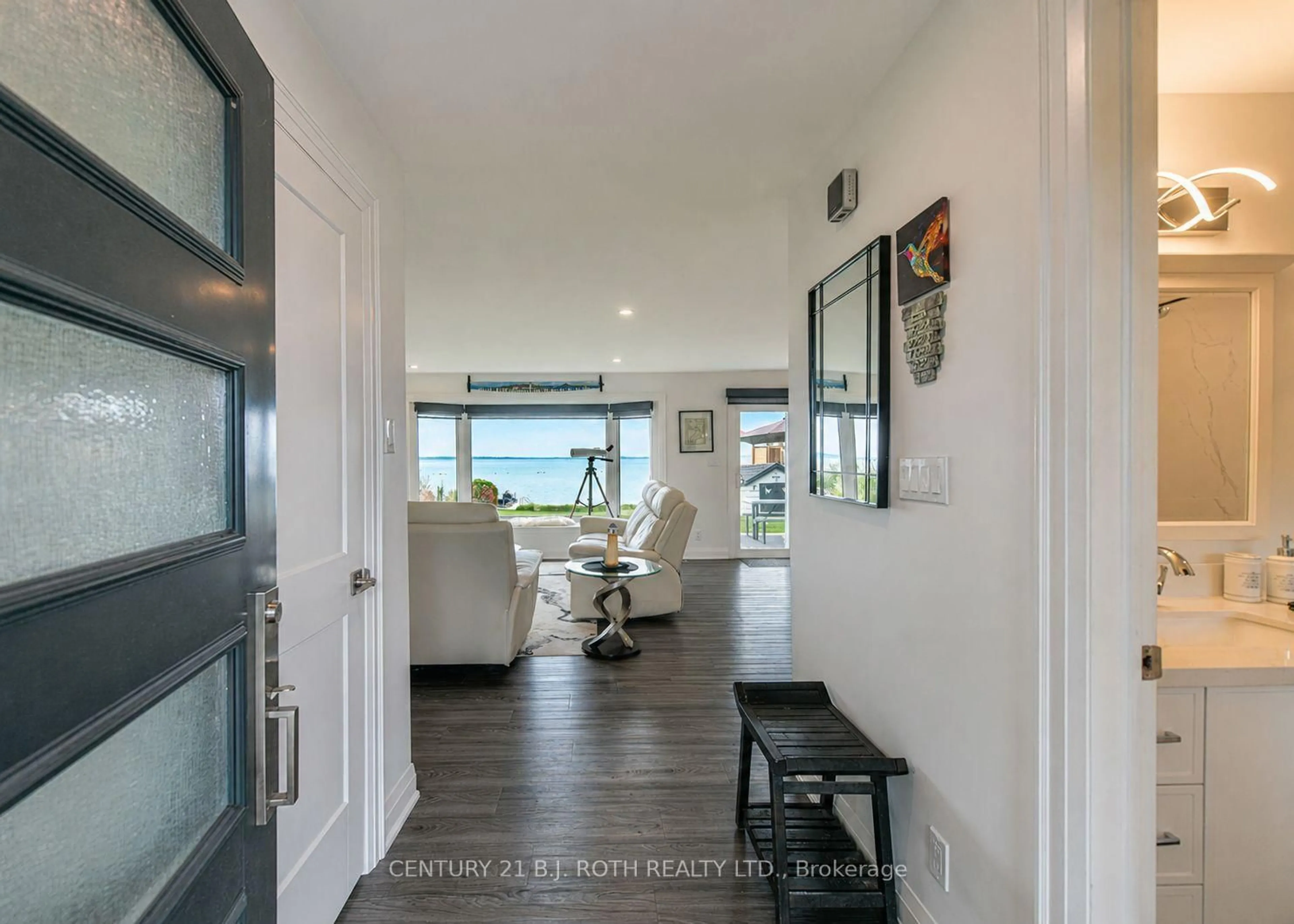 Indoor entryway for 91 Moon Point Dr, Oro-Medonte Ontario L3V 0R8