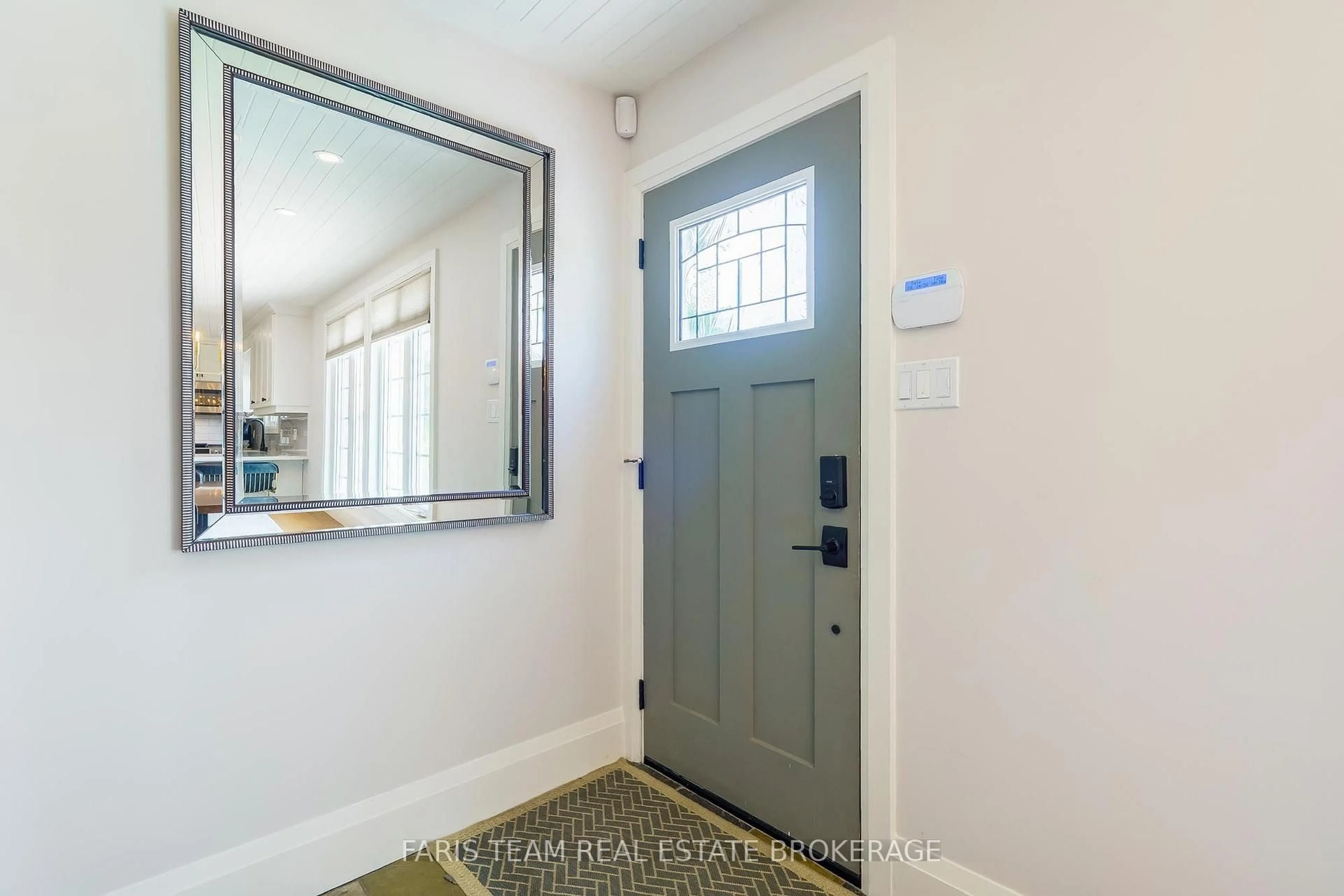Indoor entryway for 27 Poplar Cres, Ramara Ontario L0K 1B0