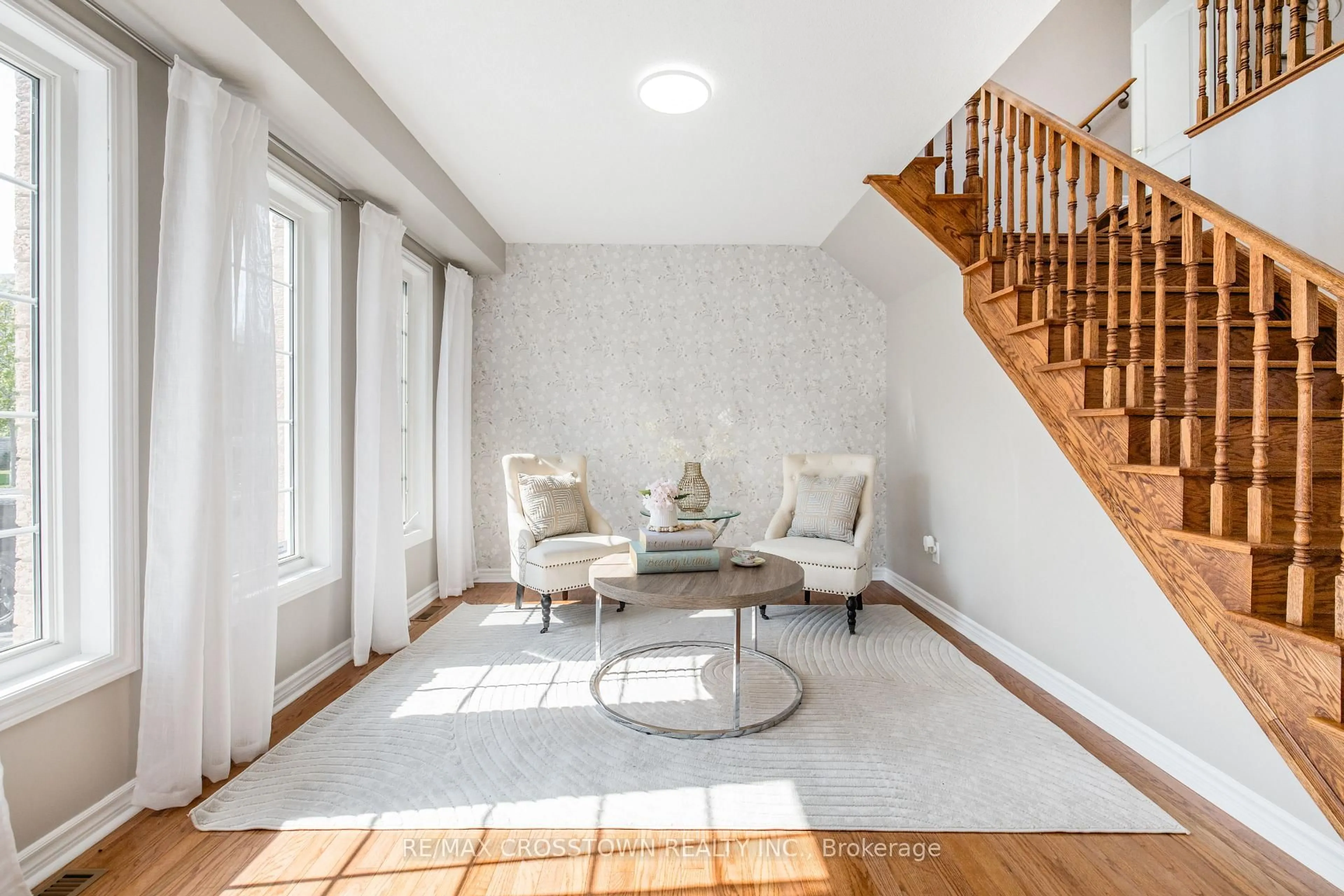 Indoor foyer for 22 Maple Crown Terr, Barrie Ontario L4M 7H4