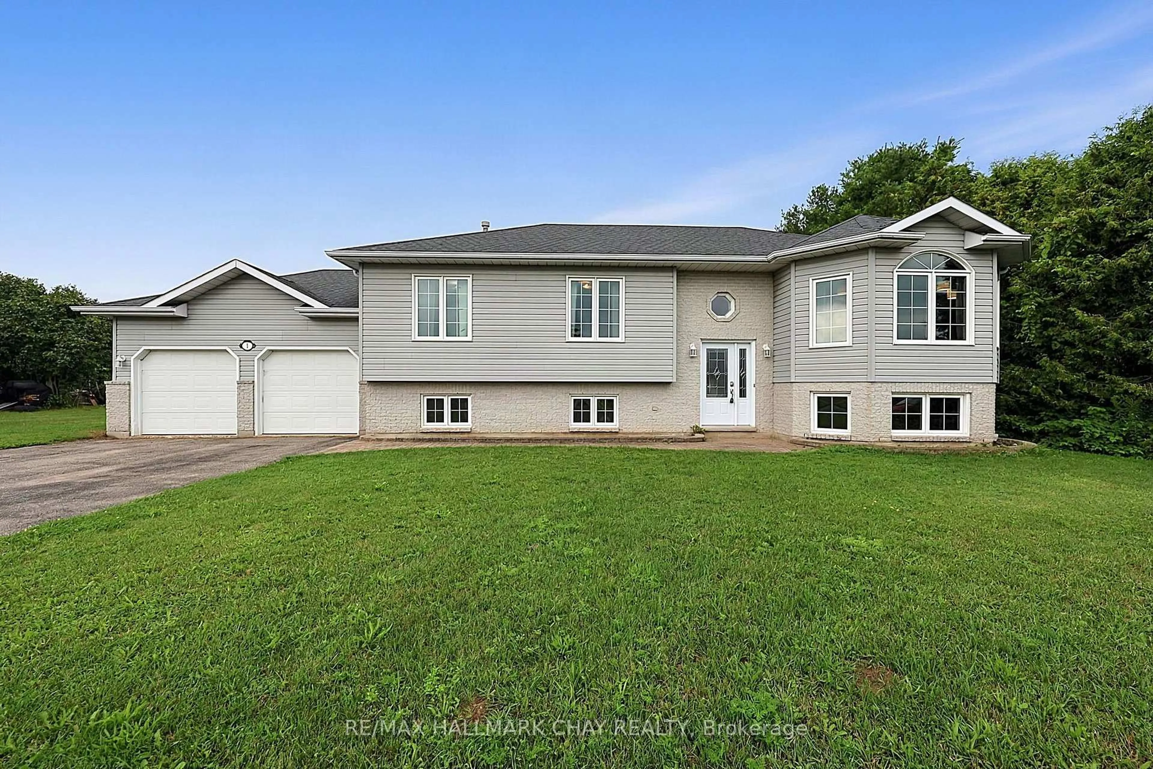 Home with vinyl exterior material, unknown for 1 Dean Crt, Wasaga Beach Ontario L9Z 1J9