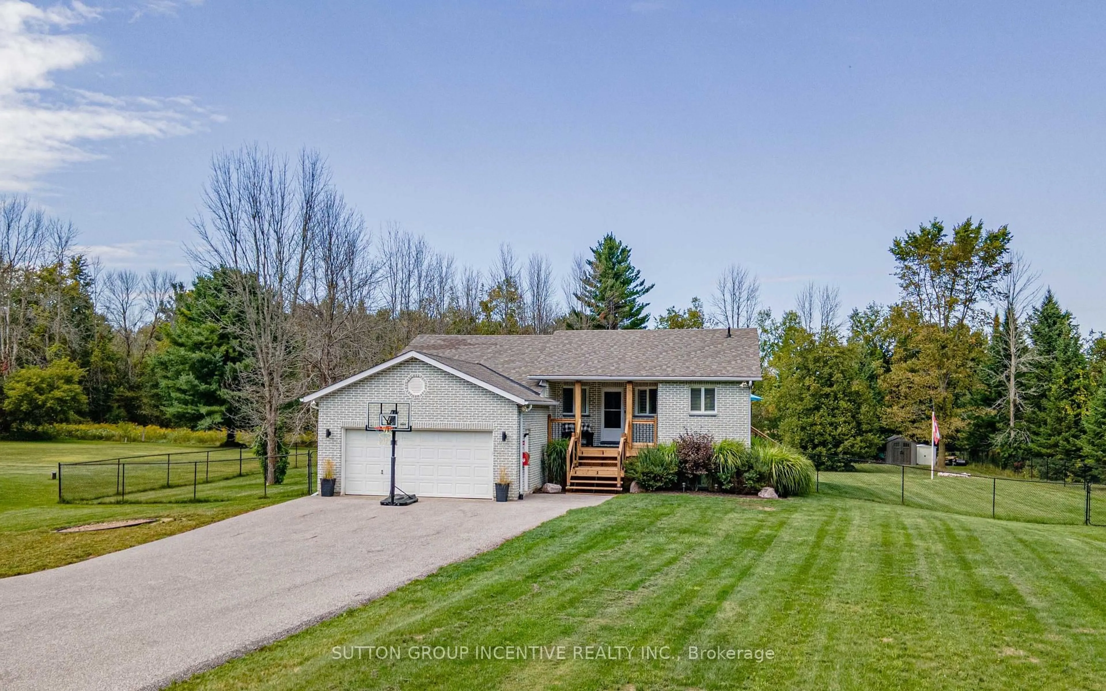 A pic from outside/outdoor area/front of a property/back of a property/a pic from drone, unknown for 5274 5 Sunnidale Concession Rd, Clearview Ontario L0M 1N0
